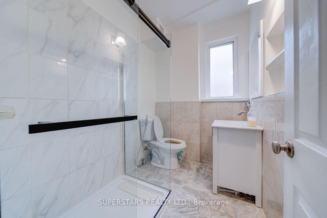 1587 DUFFERIN Street photo 17