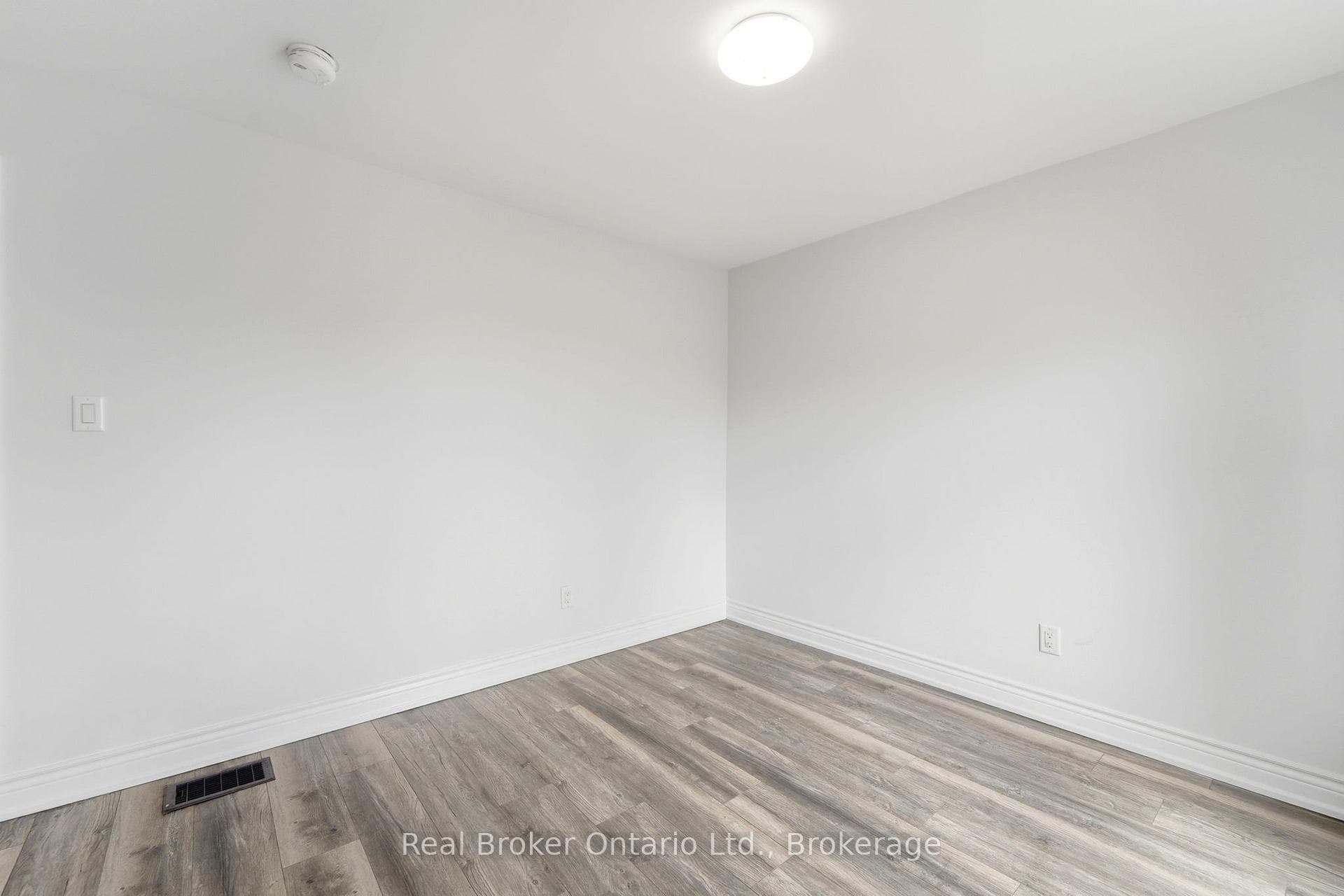 167 Rosslyn Avenue Unit Upper photo 25
