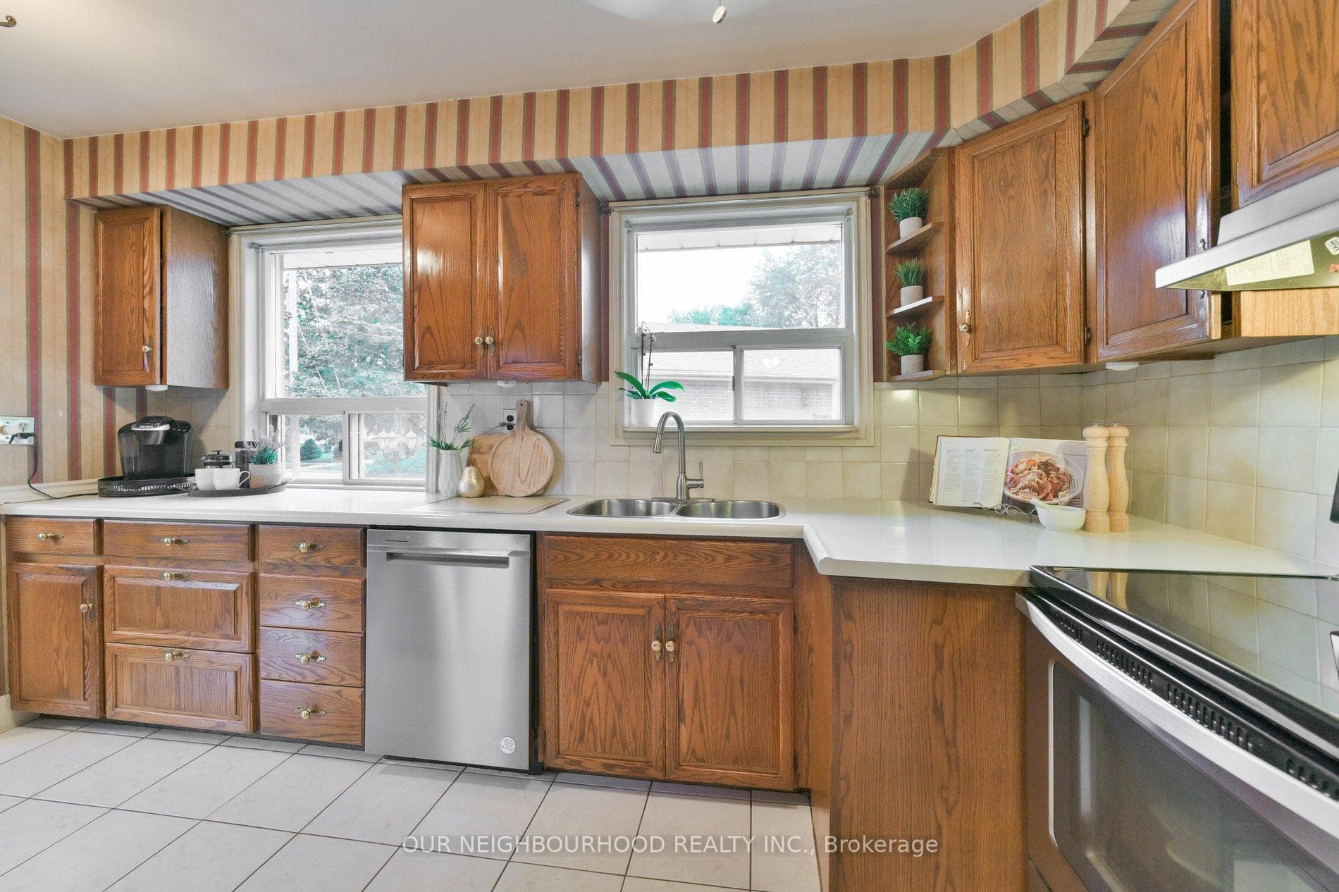 17 Durrington Crescent photo 12