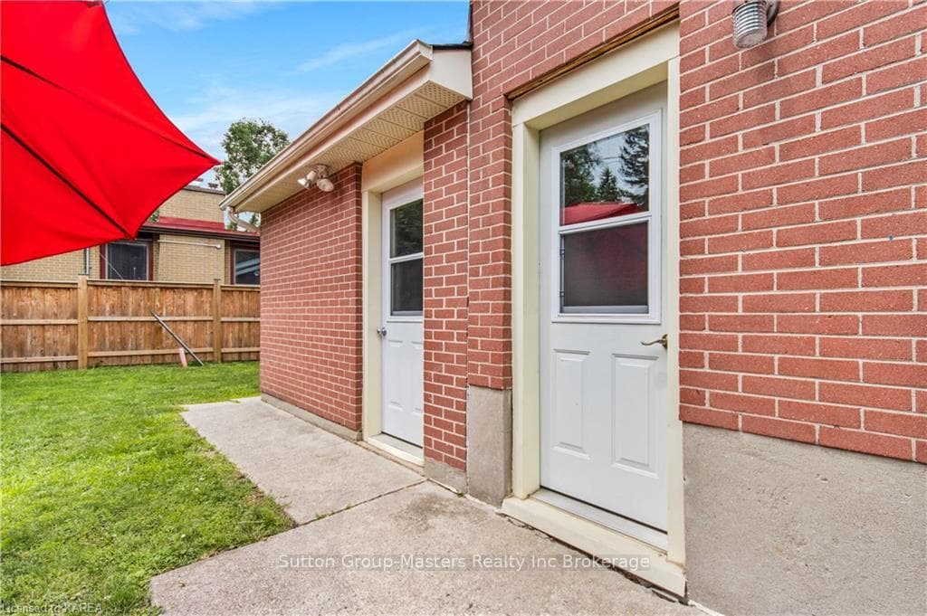 4 BARCLAY Road photo 33
