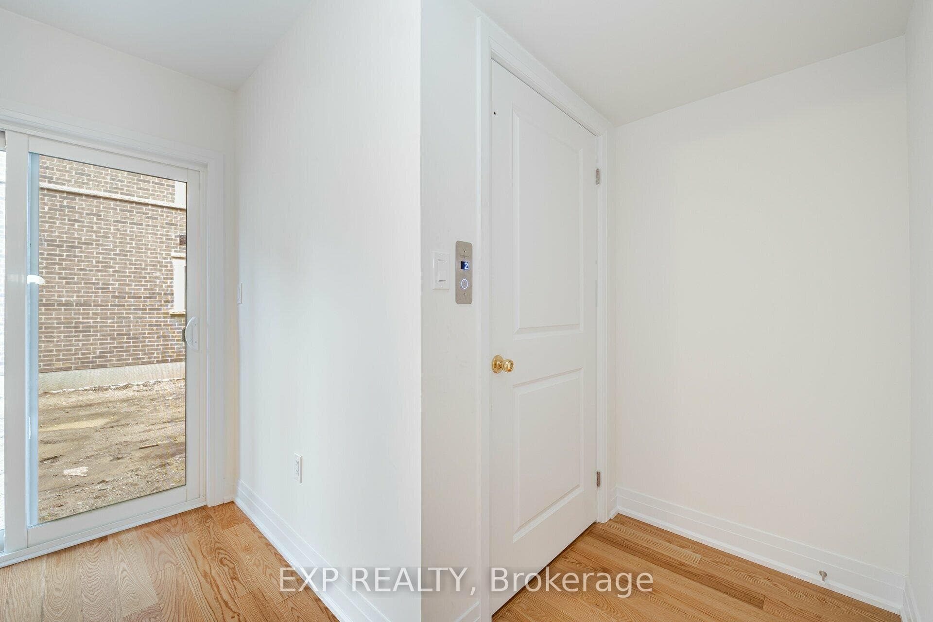 209 Wyndham Street photo 11