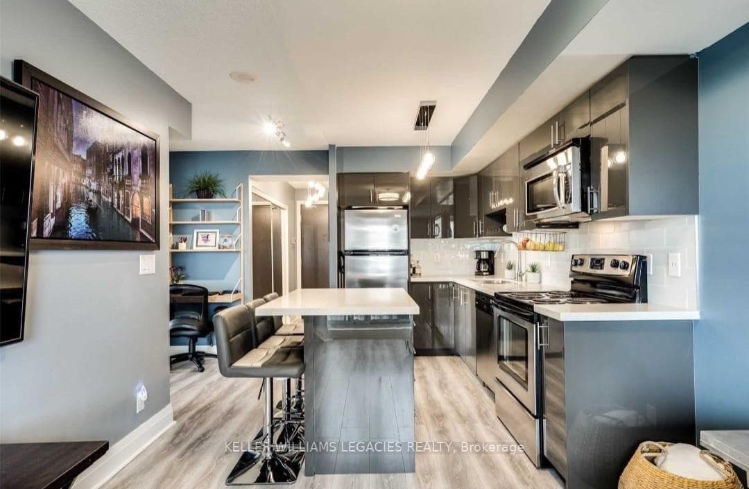 1 De Boers Drive Unit 805 photo 12