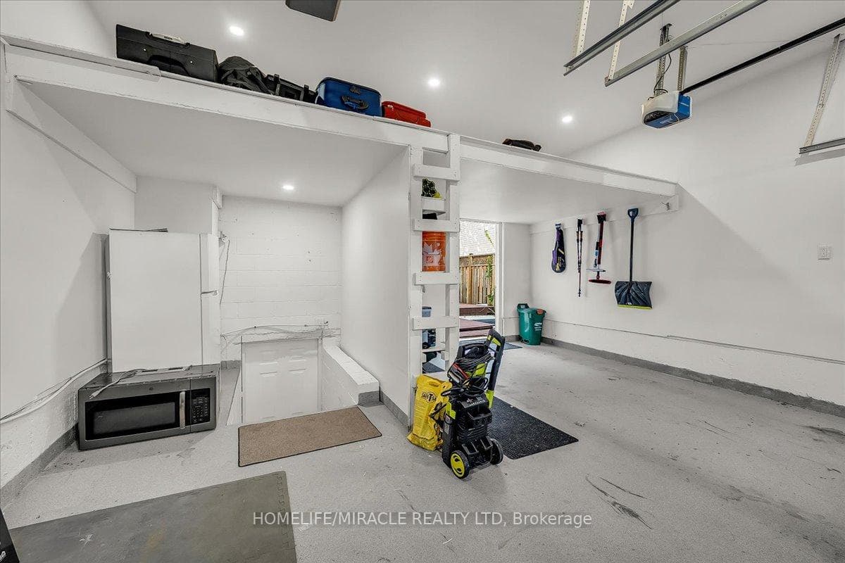 301 O'donoghue Avenue photo 38