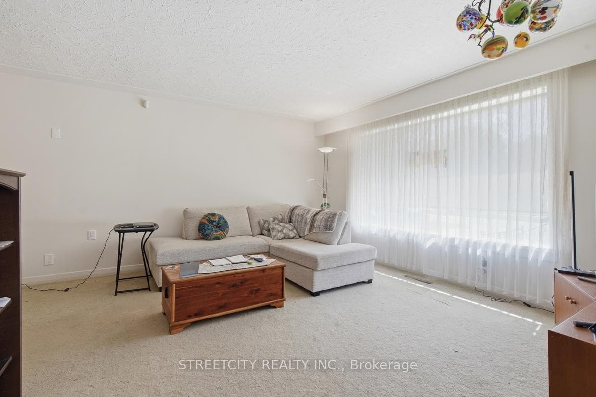 384 Regal Drive photo 6