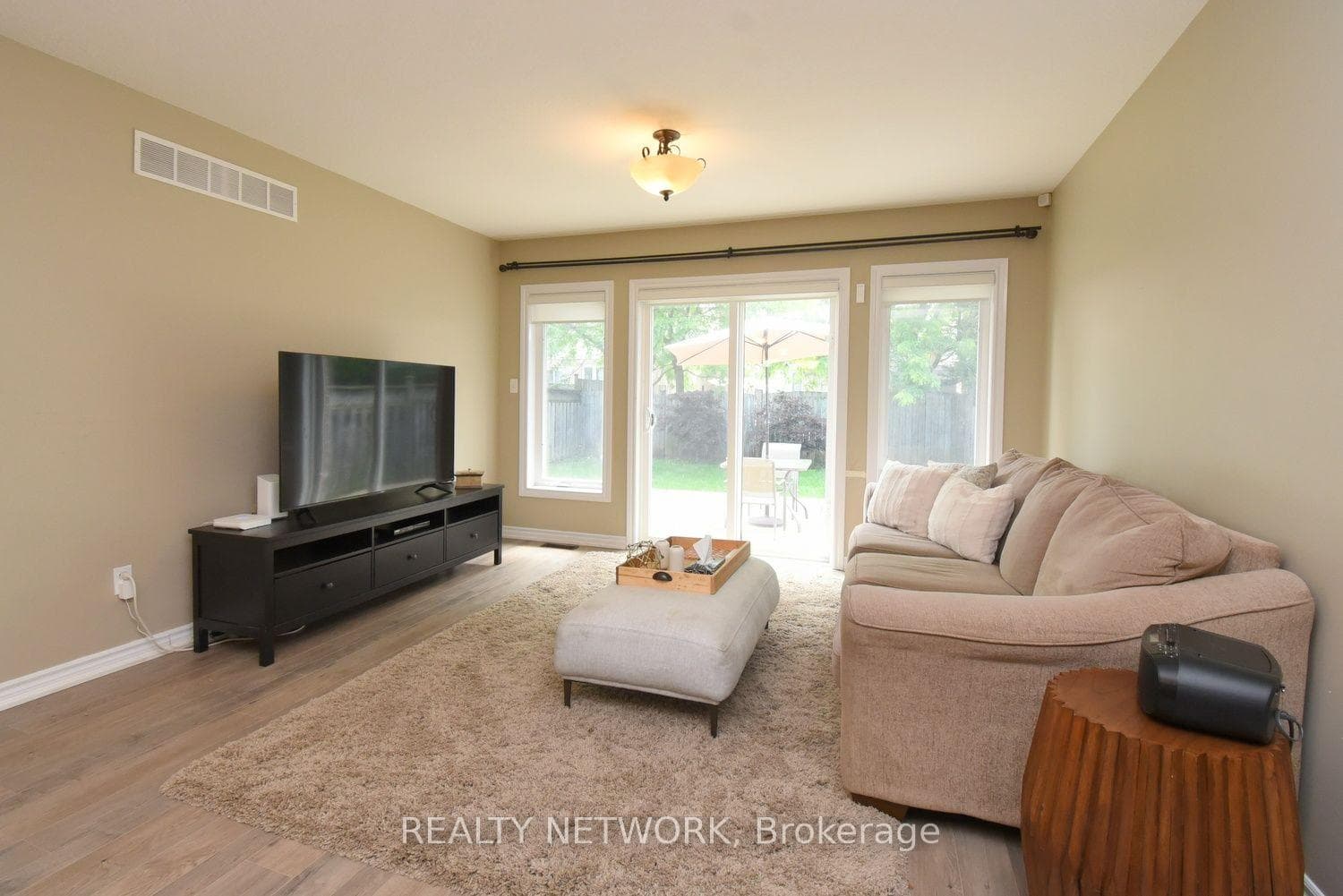 132 Clough Crescent photo 8