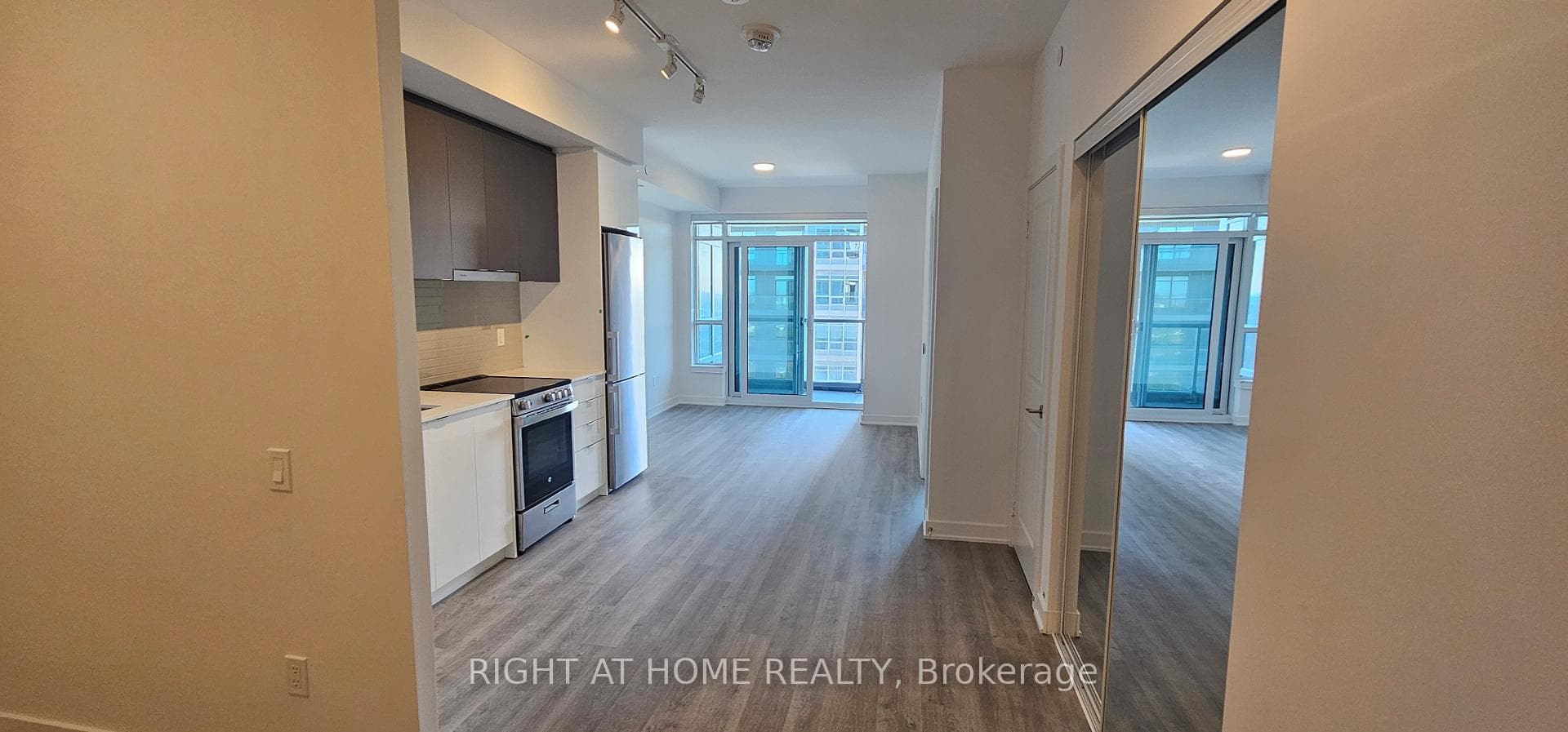 50 Upper Mall Way Unit B-1903 photo 4