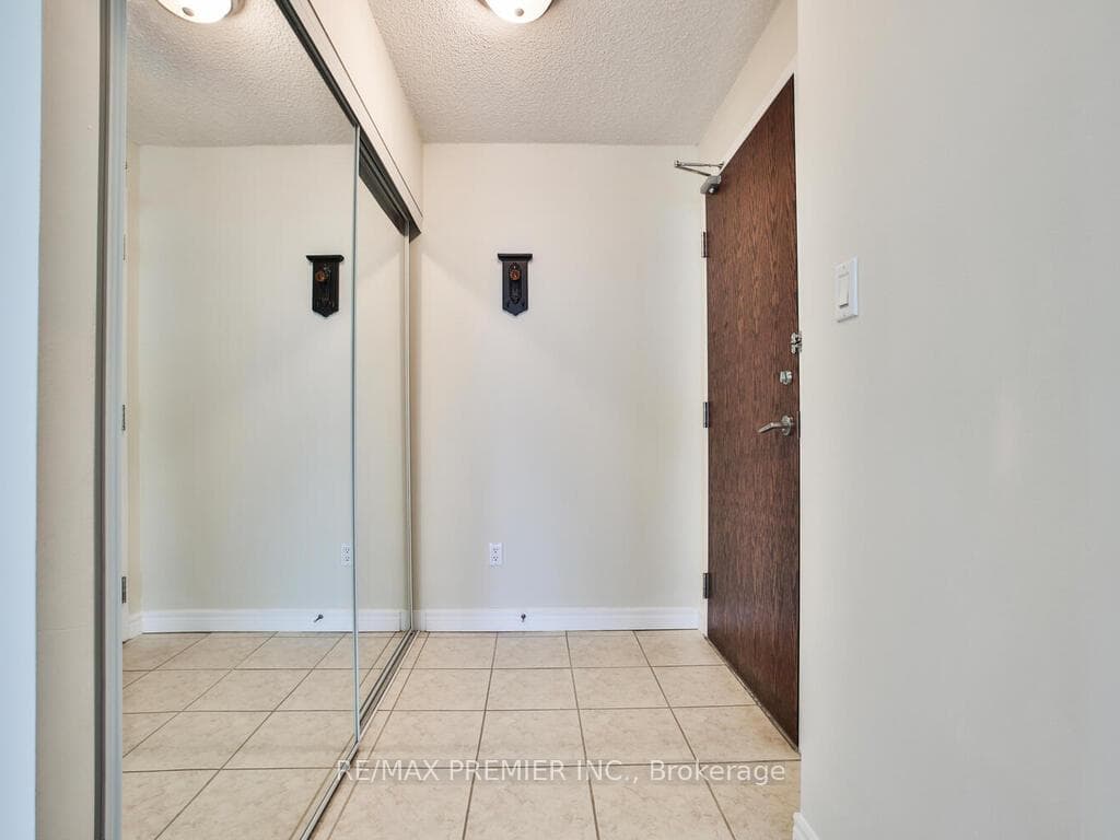 2772 Keele Street Unit 707 photo 6