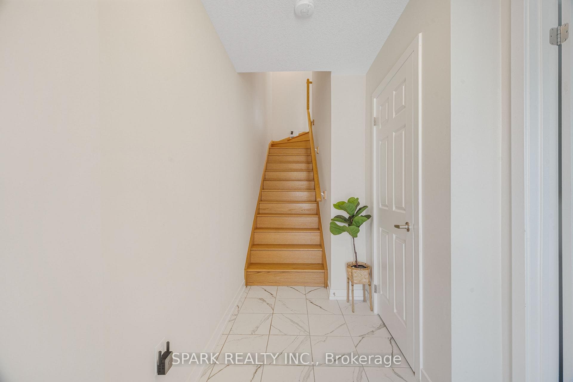 226 Melody Lane photo 6