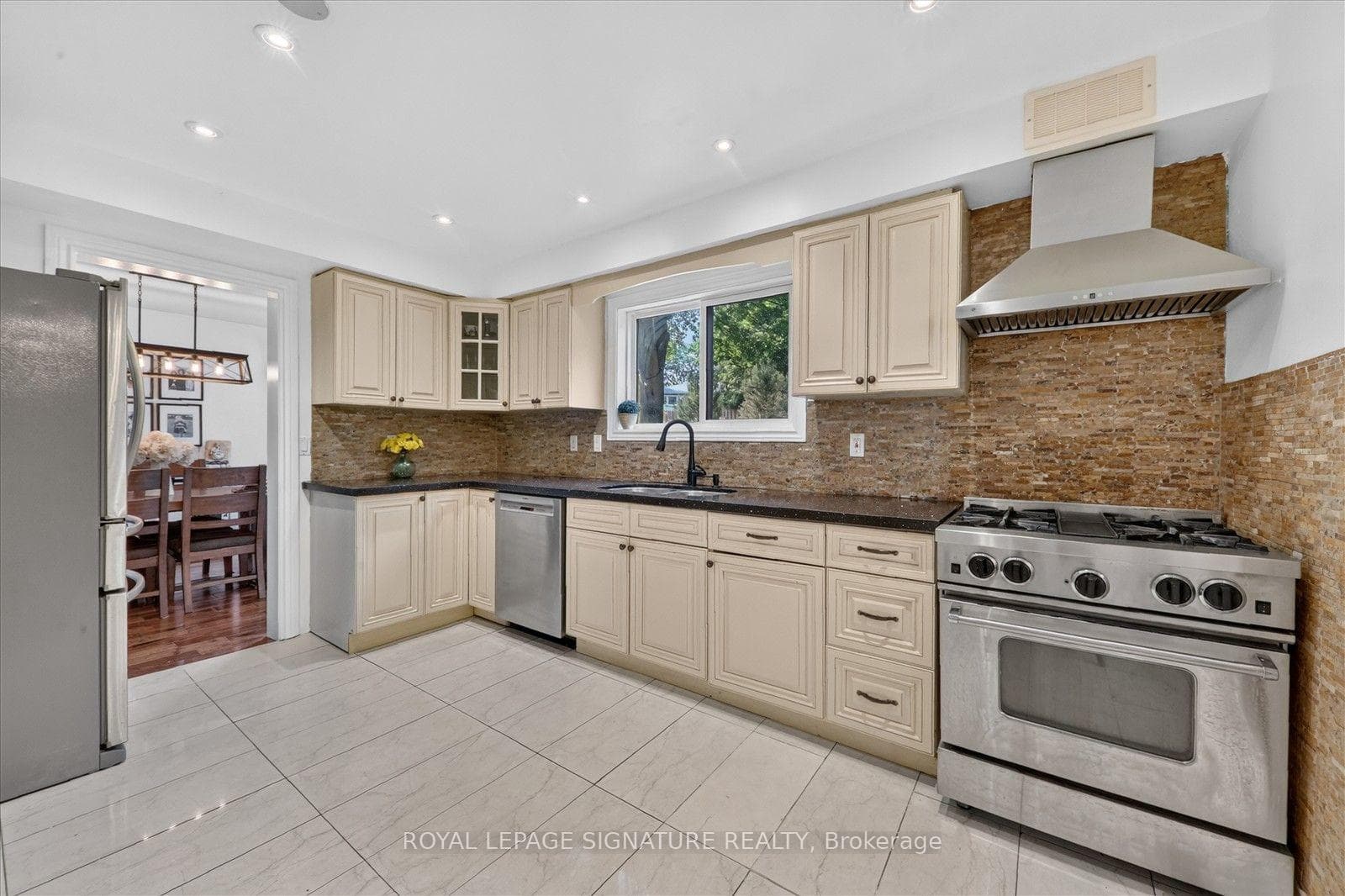 62 Massey Street photo 15