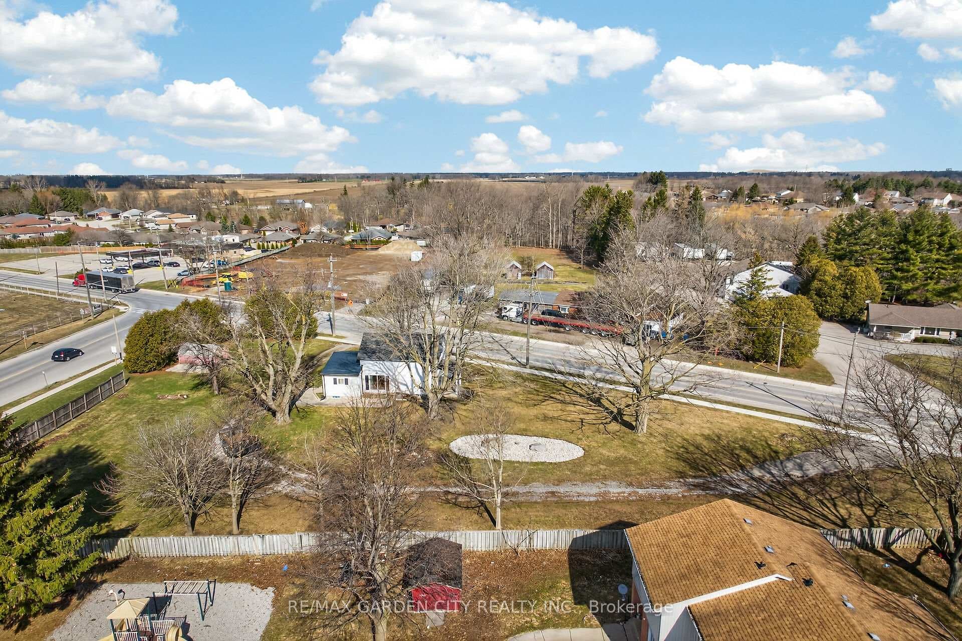 407 Bell Street photo 32
