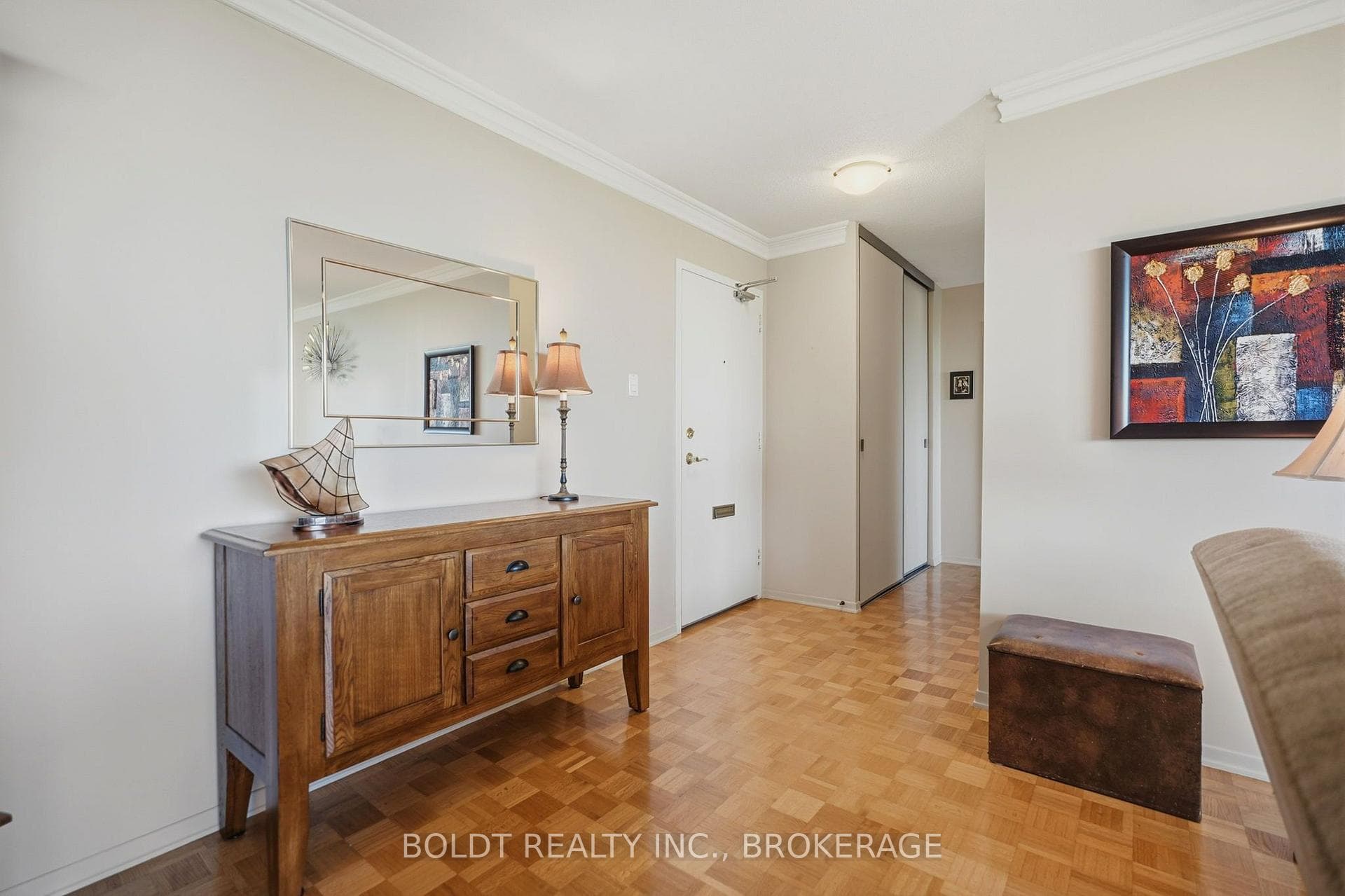 Suite 504 foyer