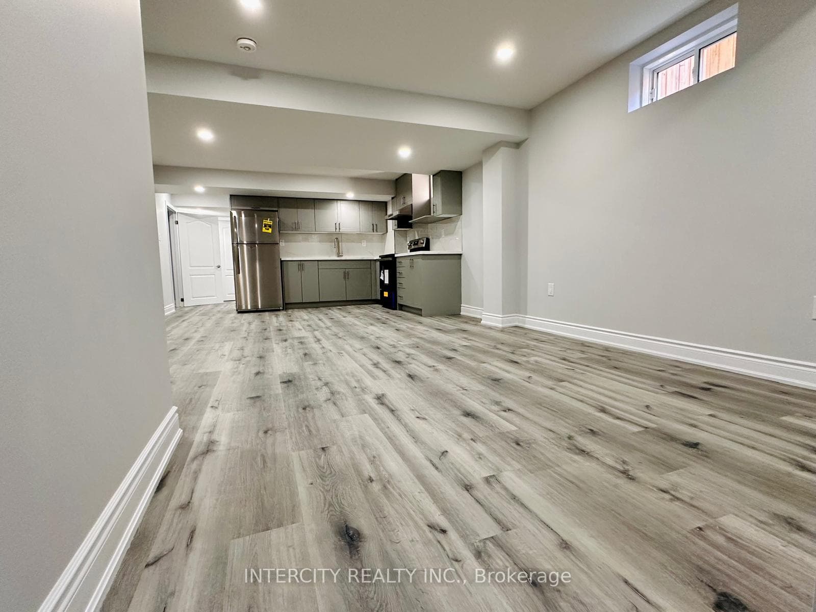 77 Romanelli Crescent Unit Basement photo 3