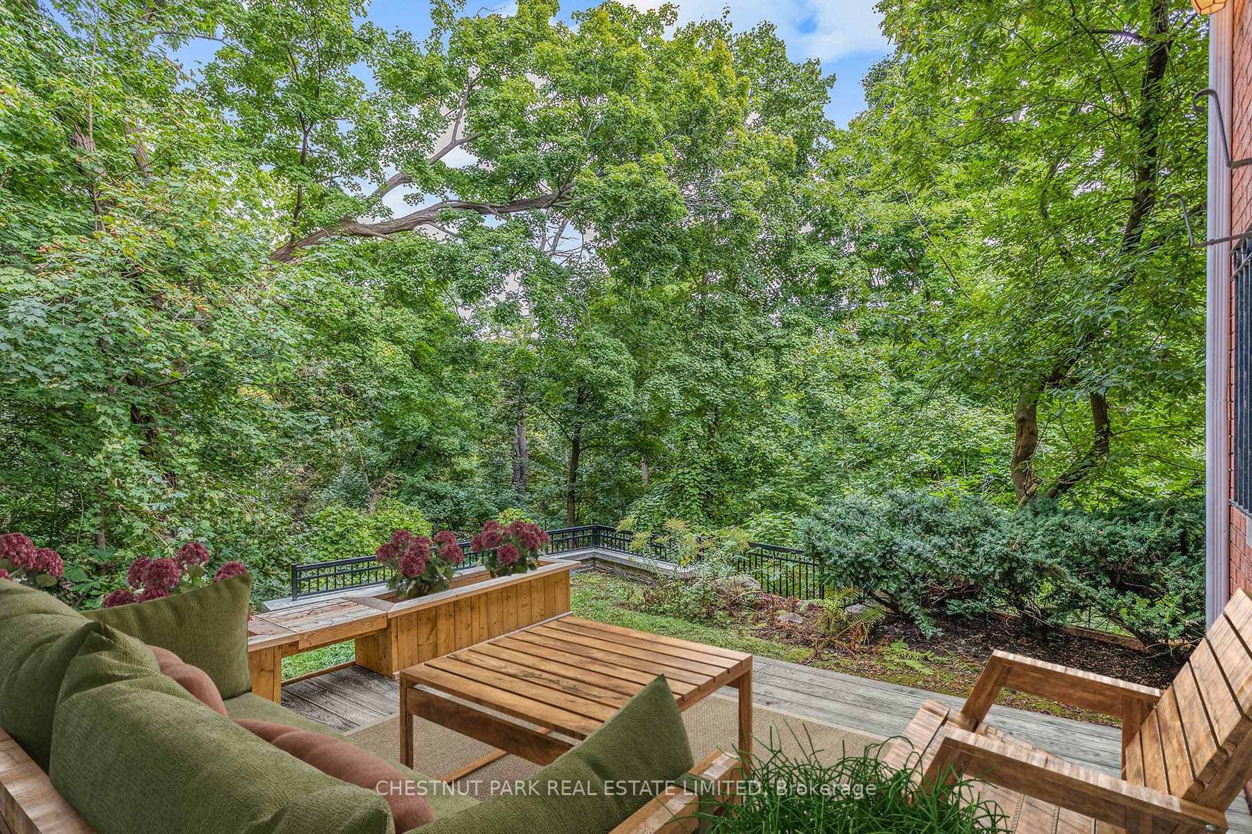 52 Strathgowan Avenue photo 24
