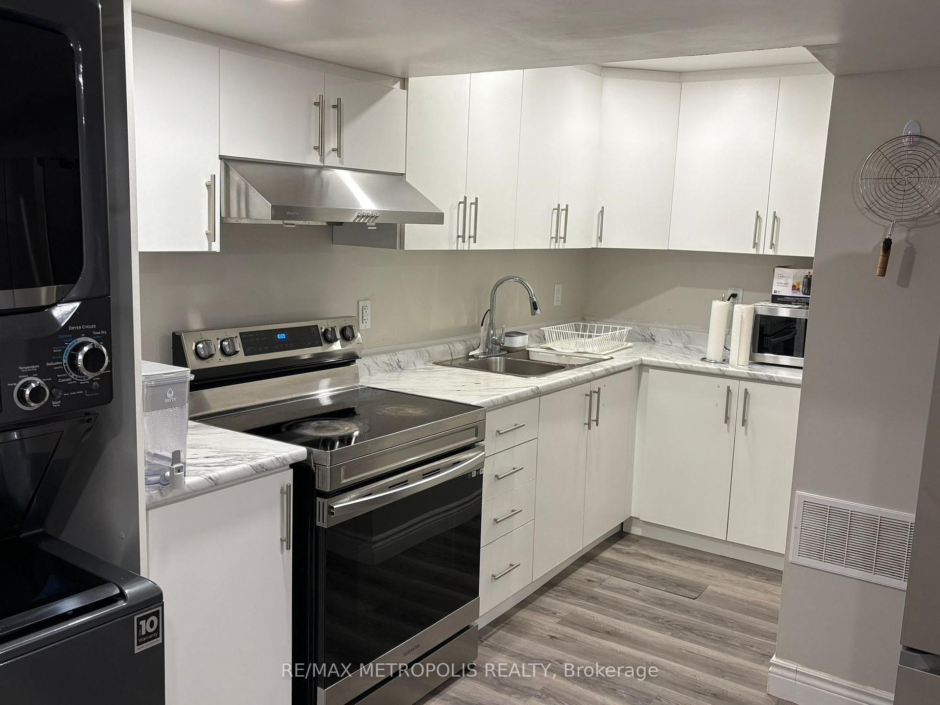 44 Endeavour Drive Unit BSMT photo 8