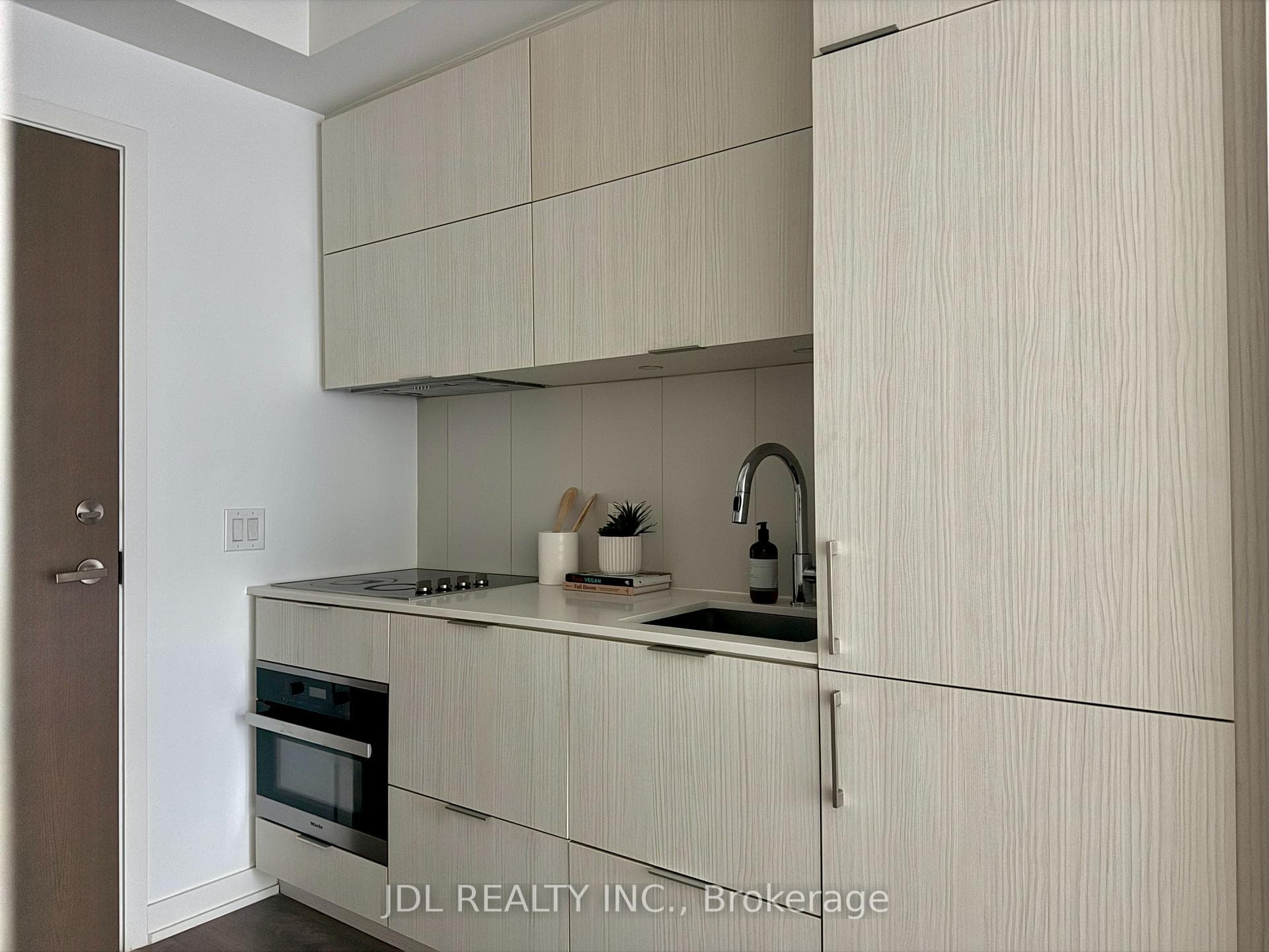 20 richardson Street Unit 409 photo 4