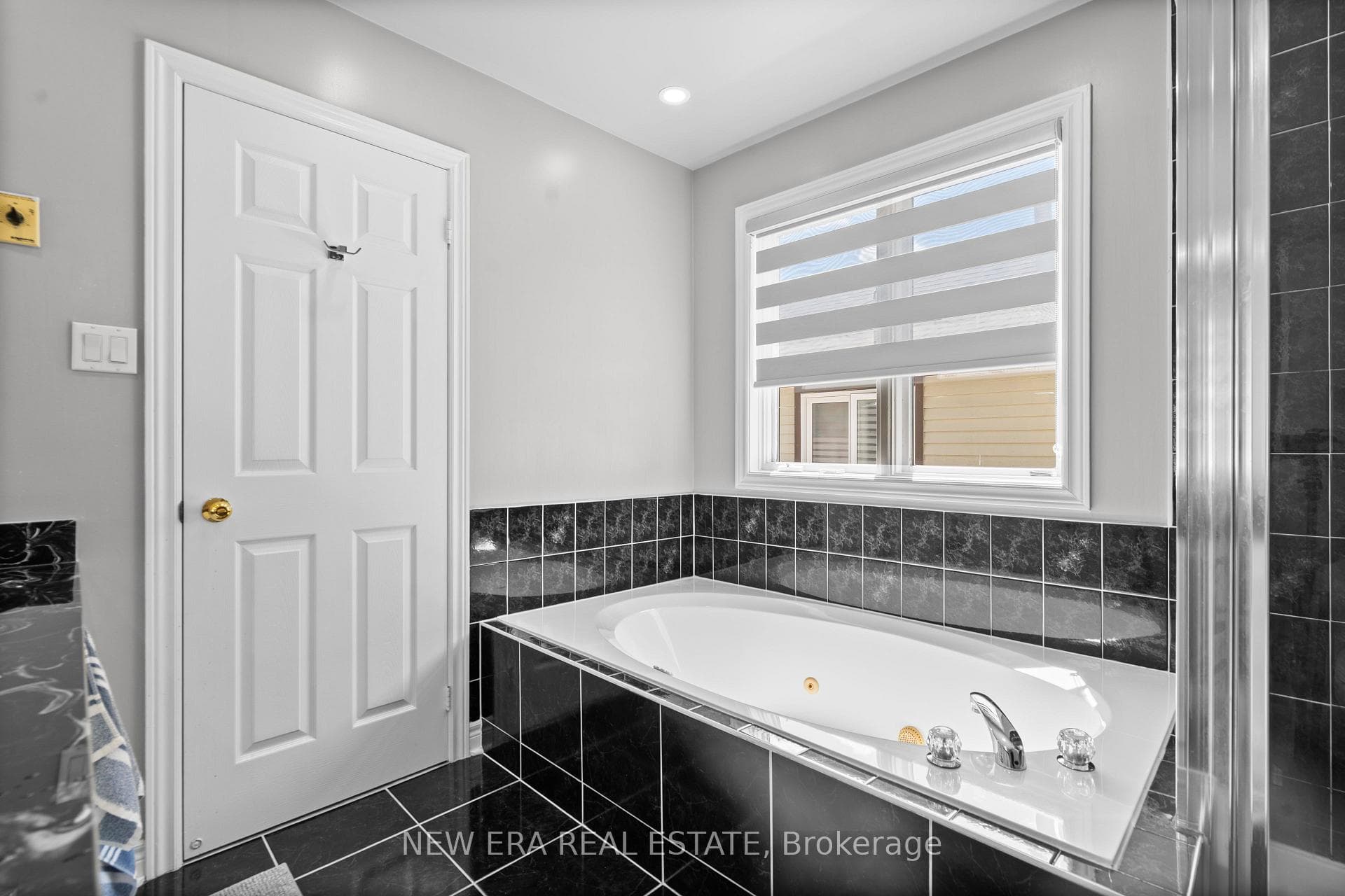 2855 Duncairn Drive photo 23