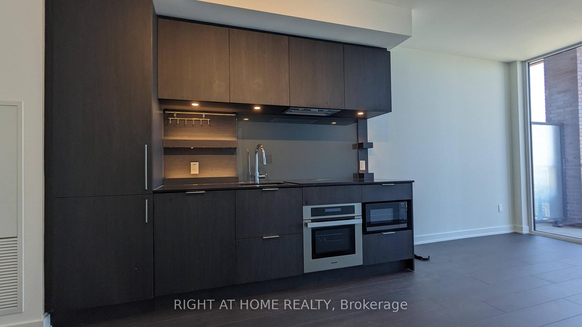 28 Ann Street Unit 607 photo 2