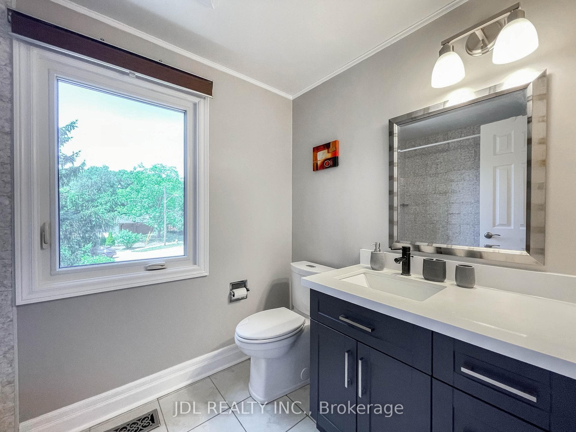 126 Weir Crescent photo 34