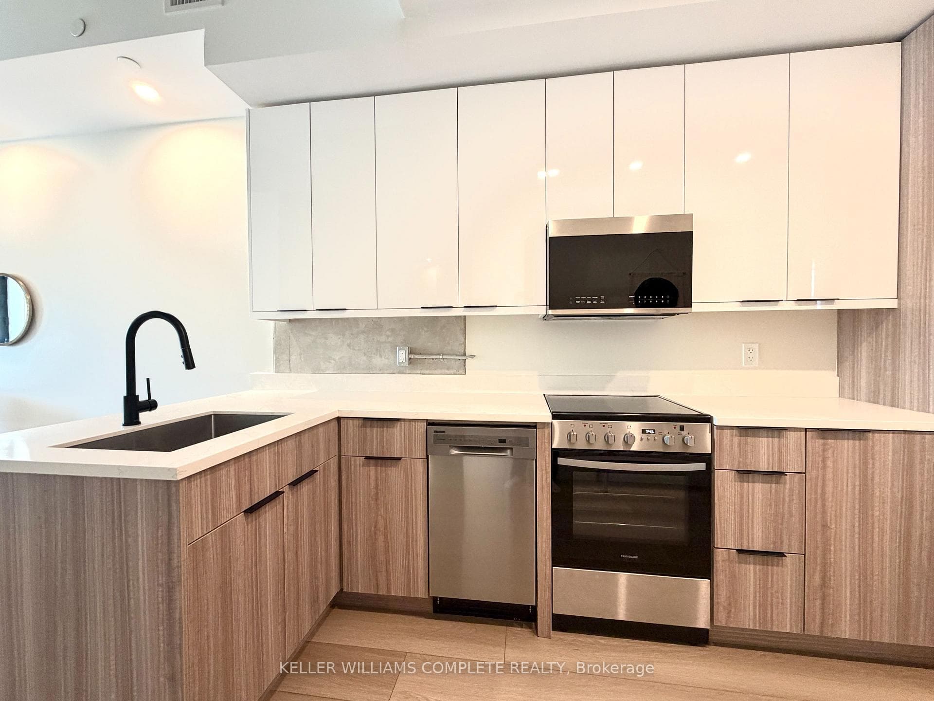 169 James Street Unit 401 photo 5