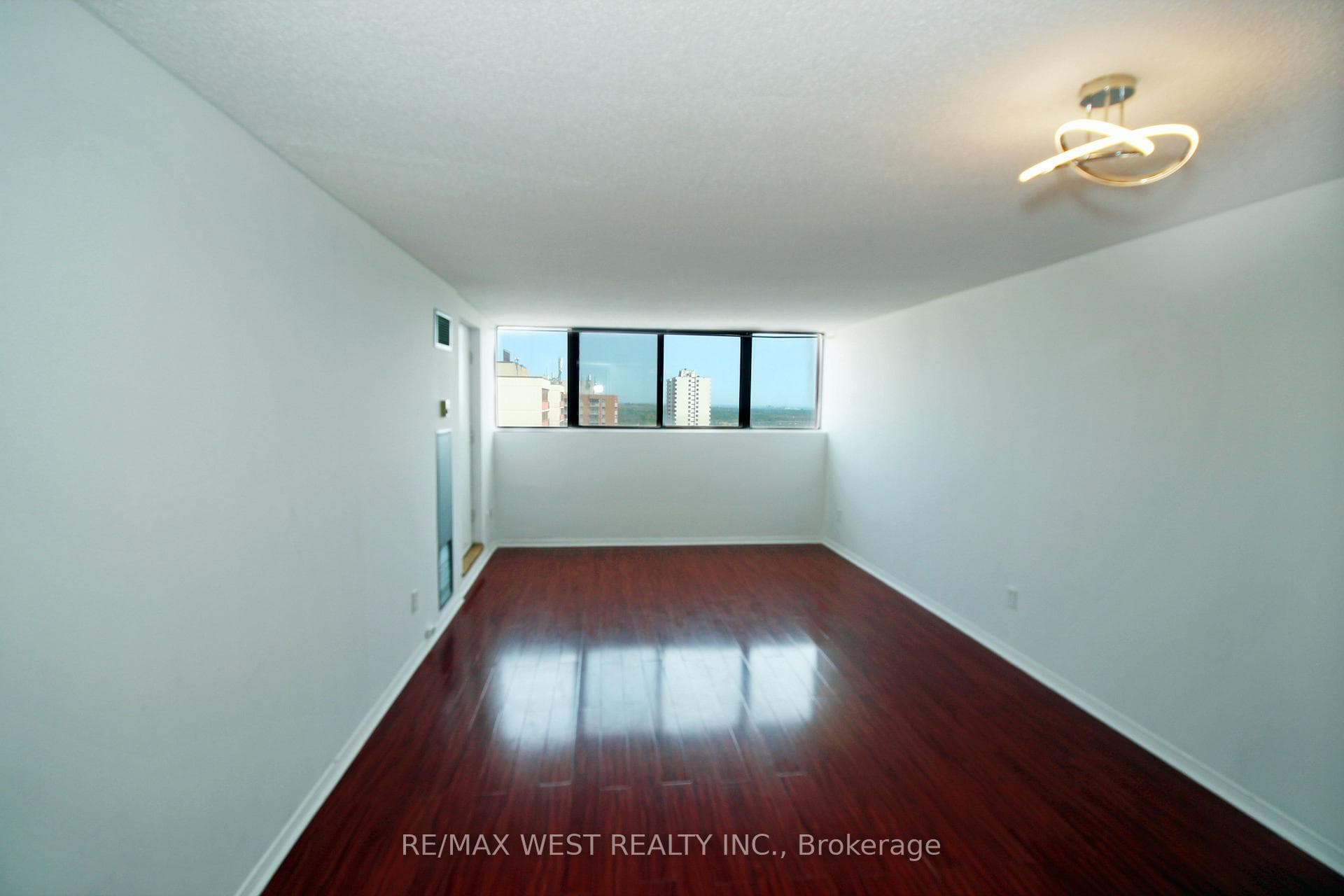 Huge Living and Dinning room, Walk out to balcony