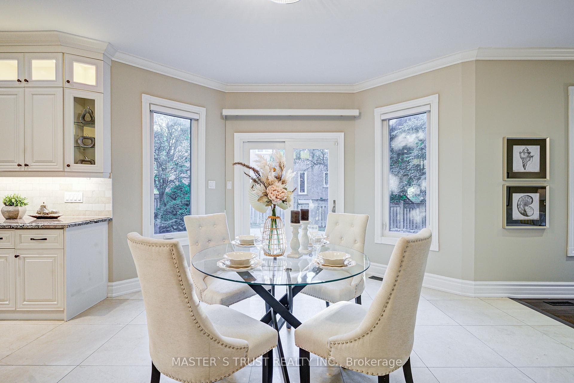2 Lytton Boulevard photo 12