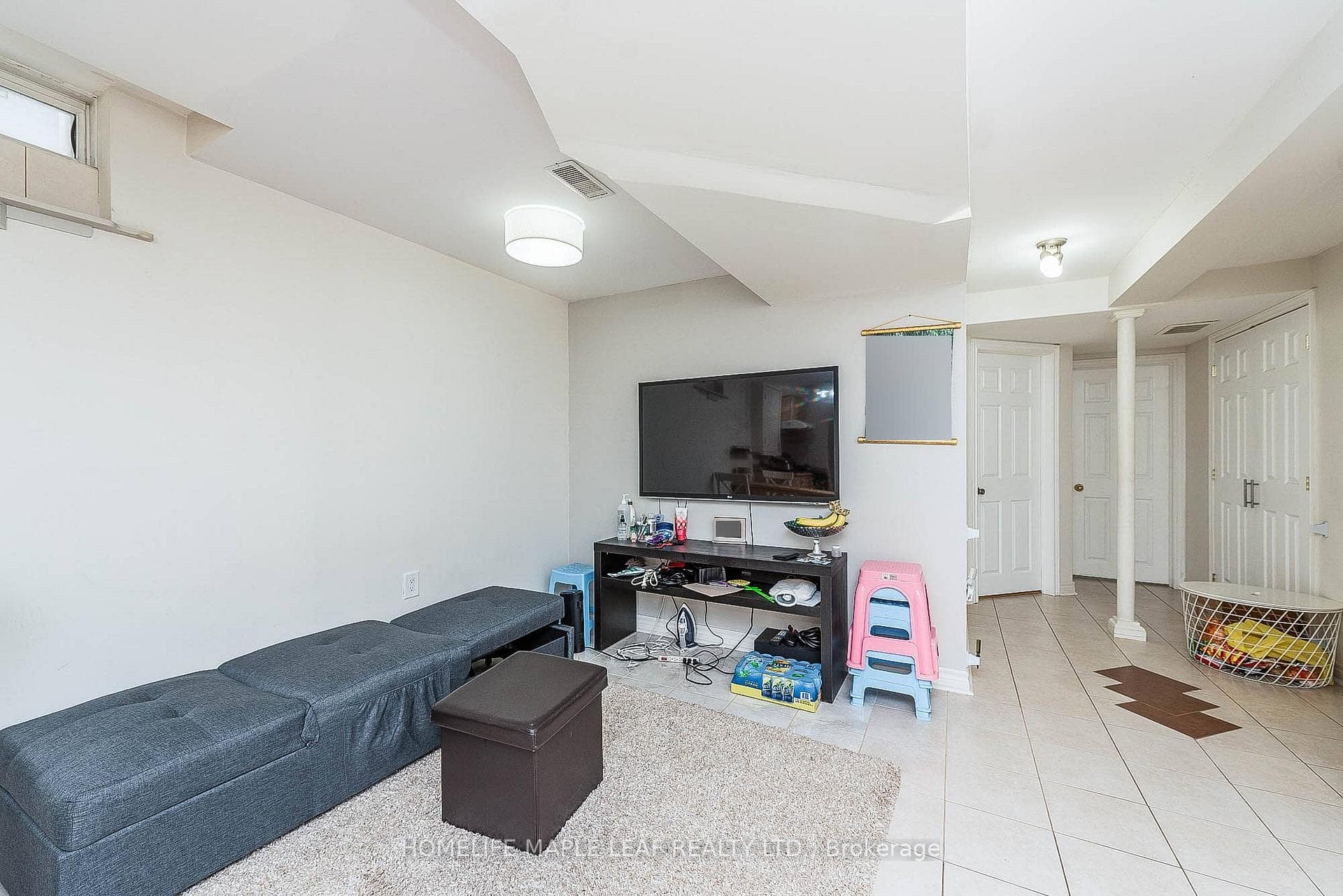 175 Toba Crescent photo 29