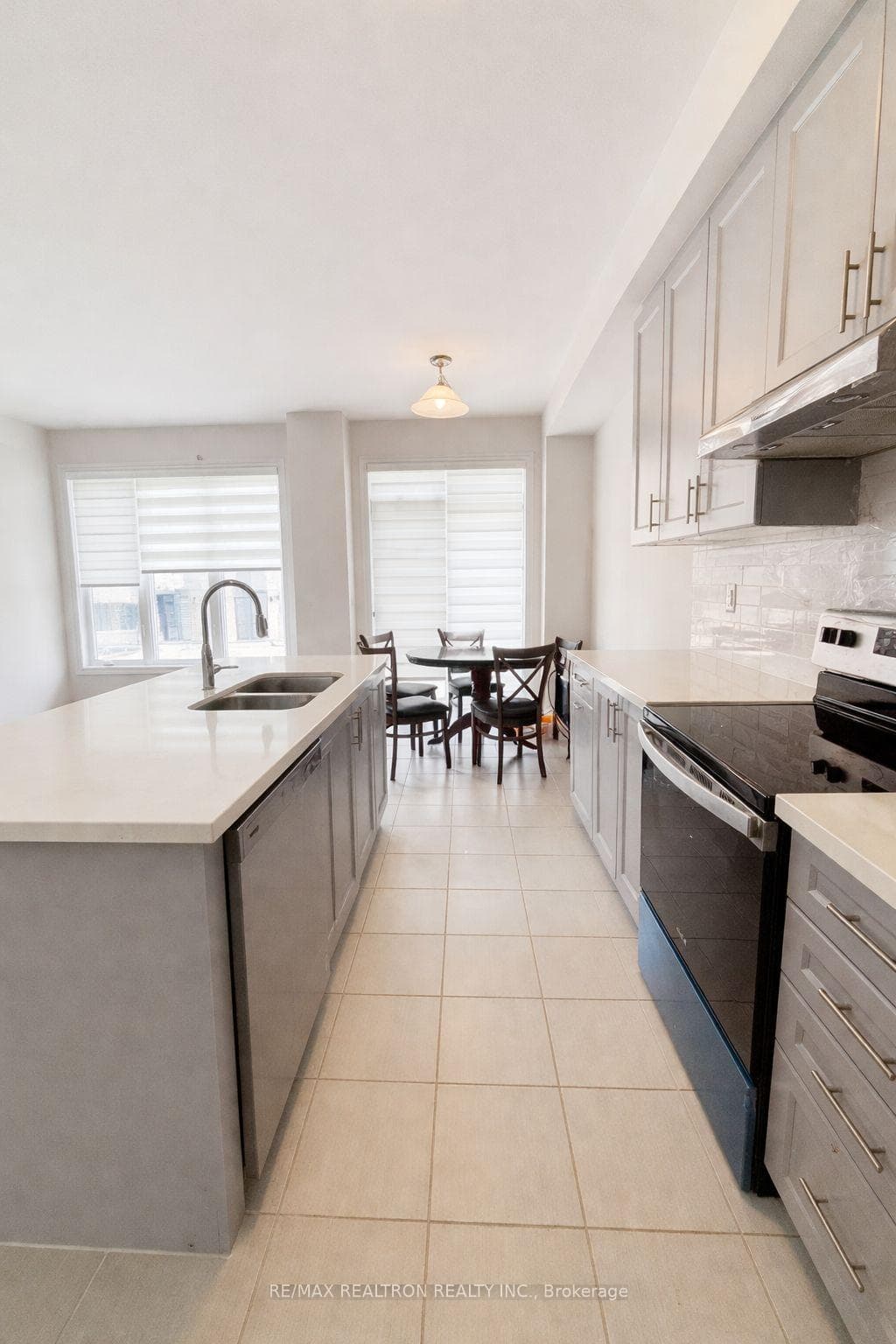 58 Harvey Bunker Crescent photo 4