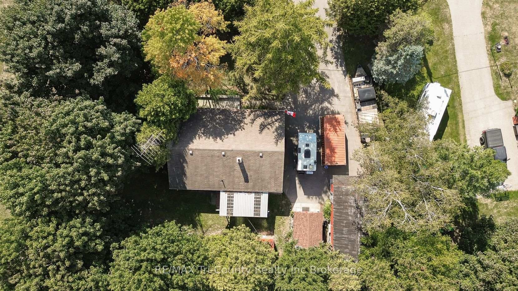 15 Peggy Avenue photo 33
