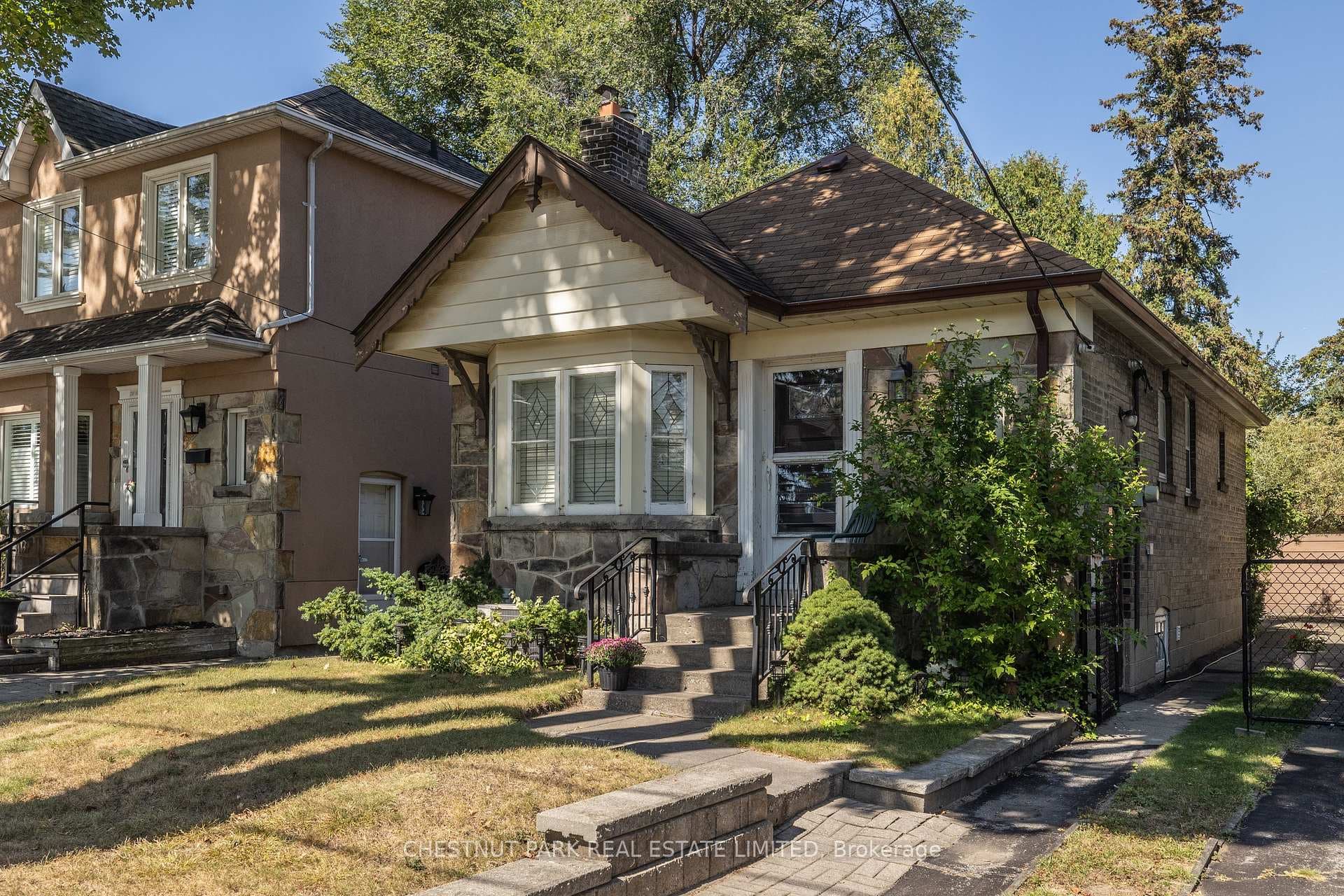 80 Vanderhoof Avenue photo 1