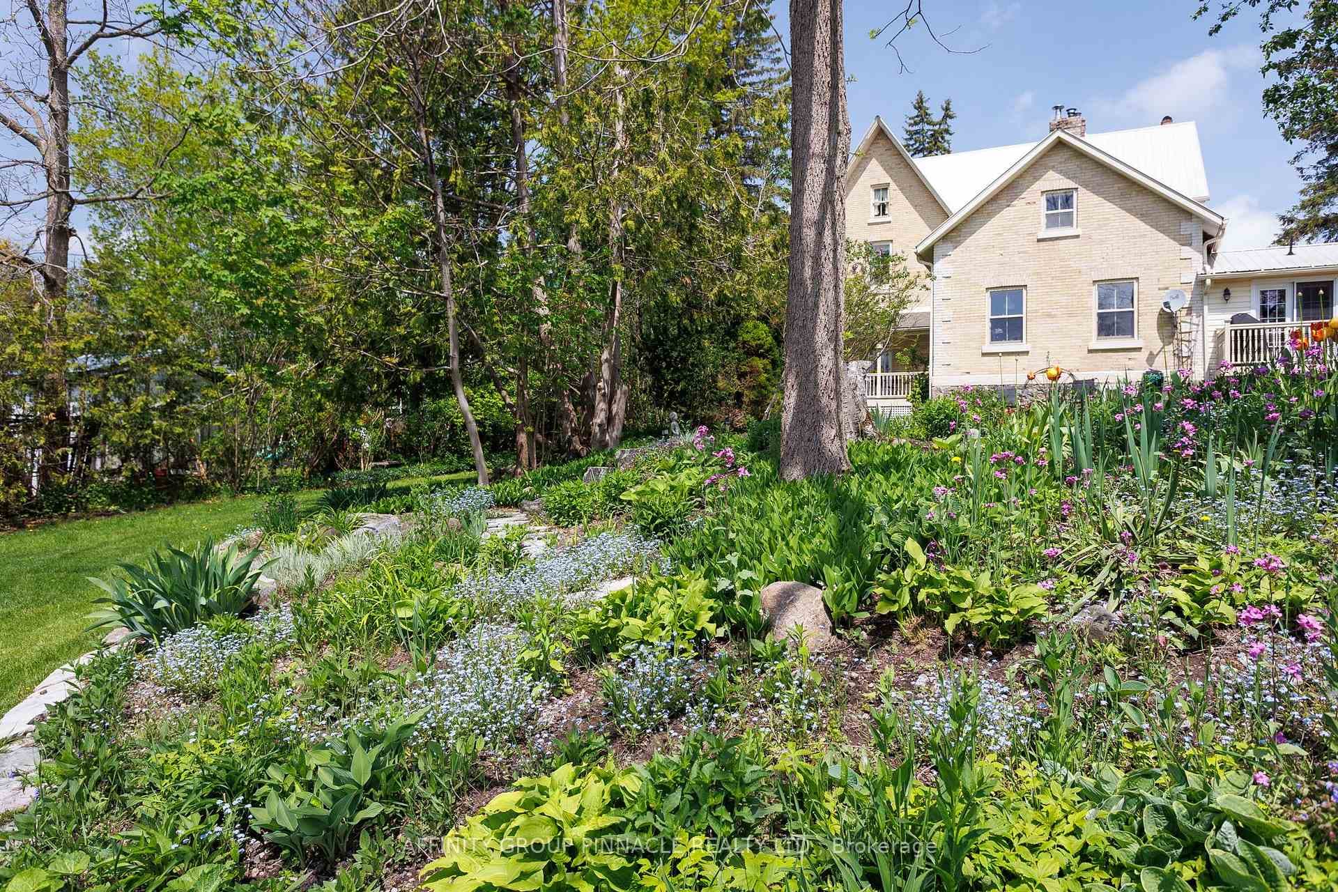 145 King Street photo 46