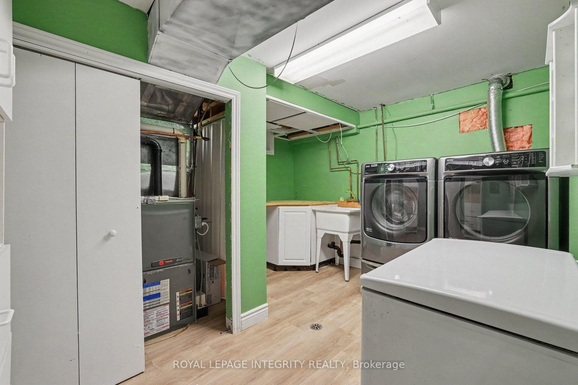 2076 Niagara Drive photo 32