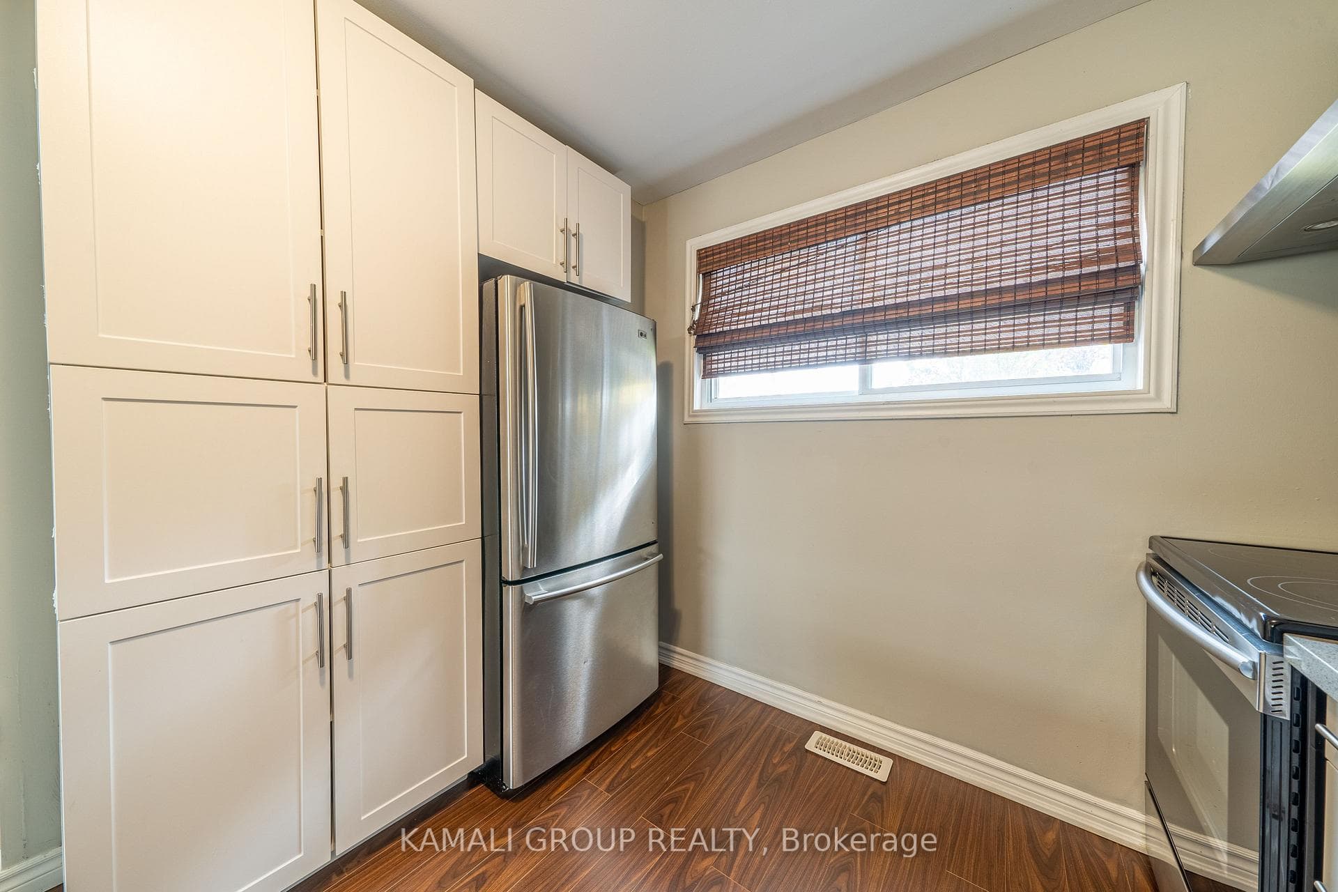 913 Carnaby Crescent photo 13