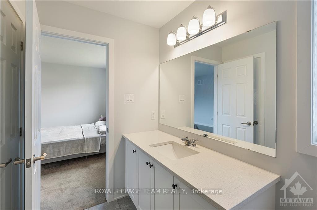 214 BILLRIAN Crescent photo 16
