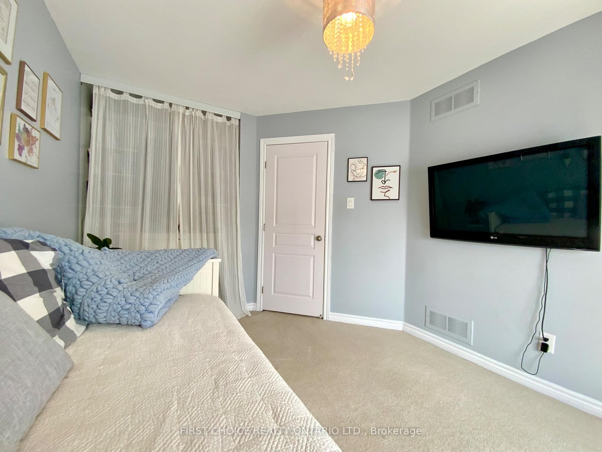 543 Salzburg Drive photo 31