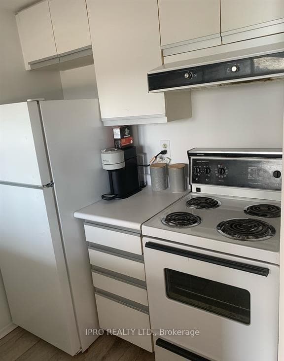 2460 Eglinton Avenue Unit 1617 photo 9