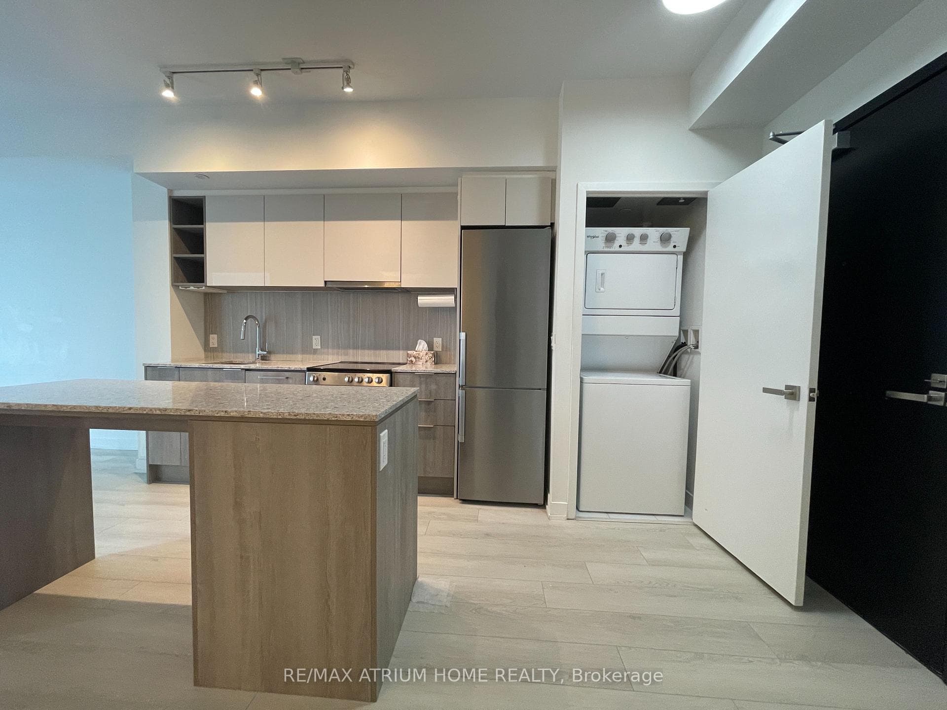31 Tippett Road Unit 920 photo 10
