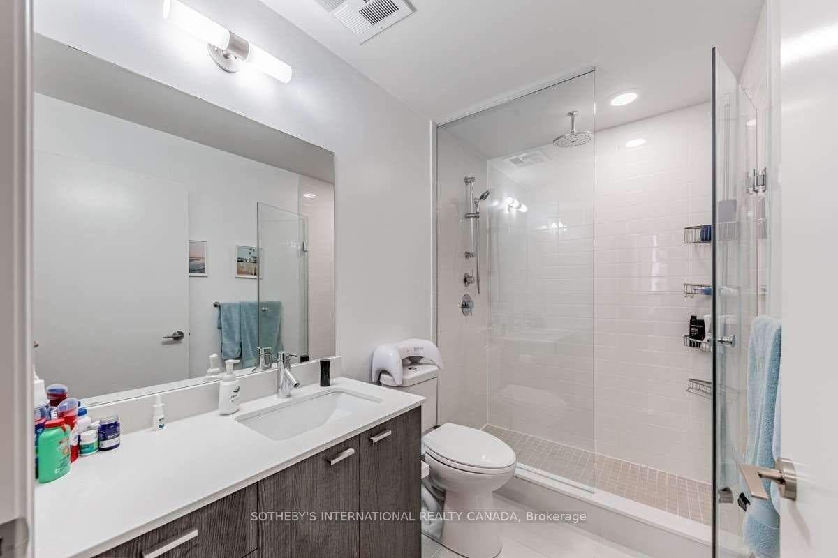 30 Roehampton Avenue Unit 1810 photo 12