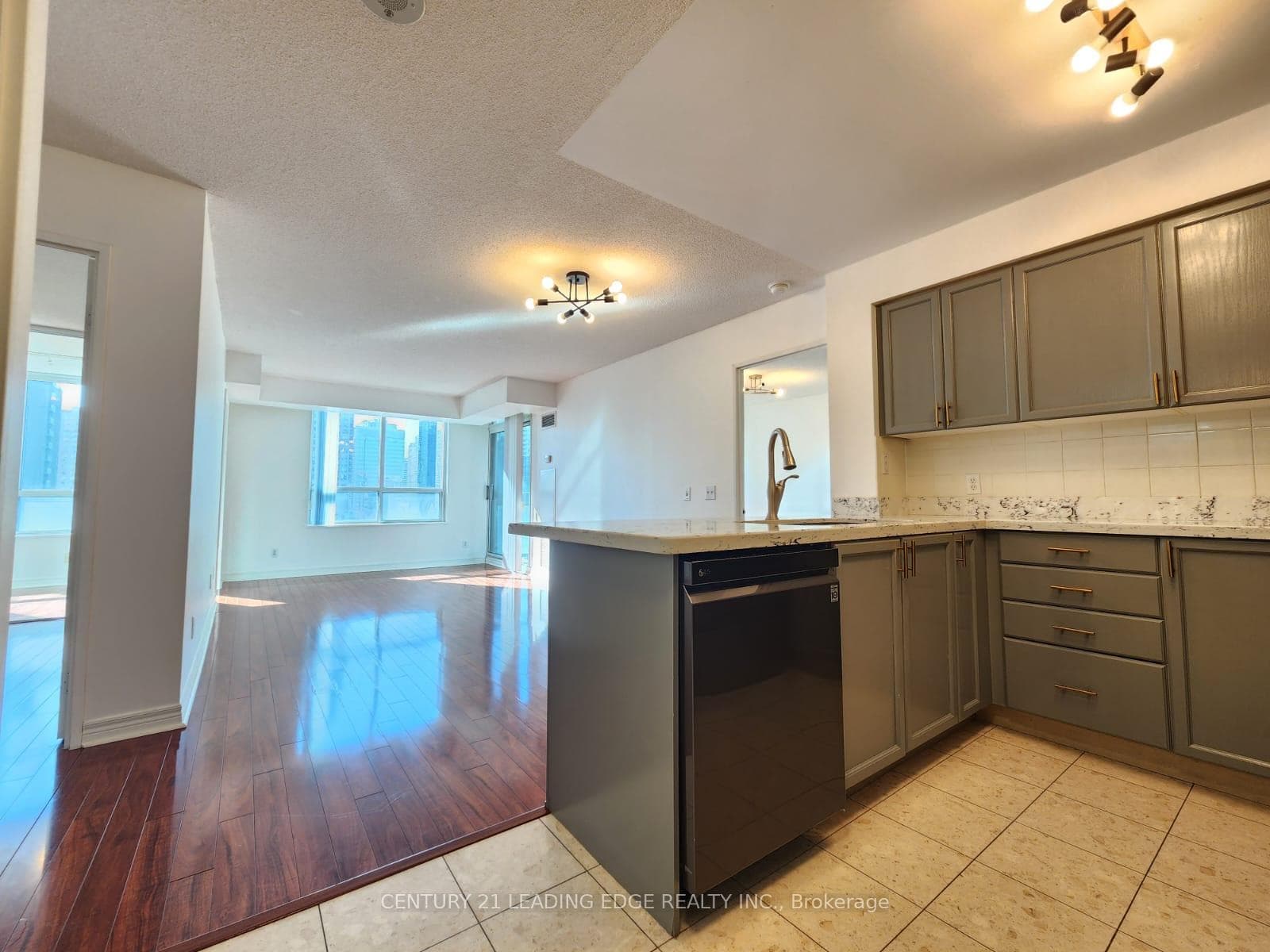 18 Parkview Avenue Unit 807 photo 2