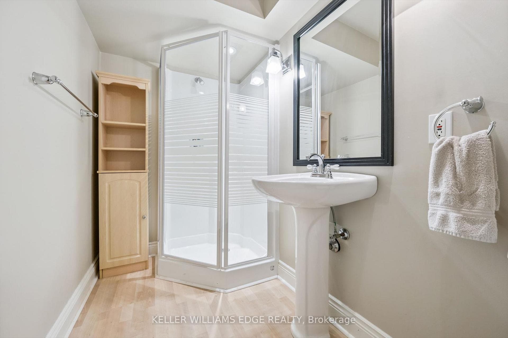 2124 Kevin Crescent photo 36