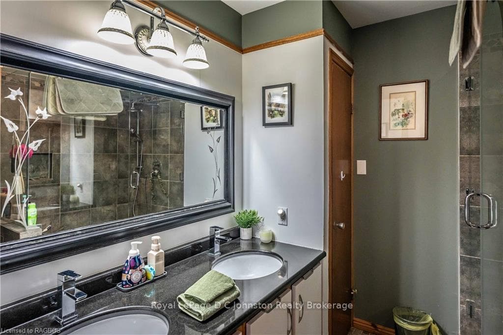 403 ECKFORD Avenue photo 37