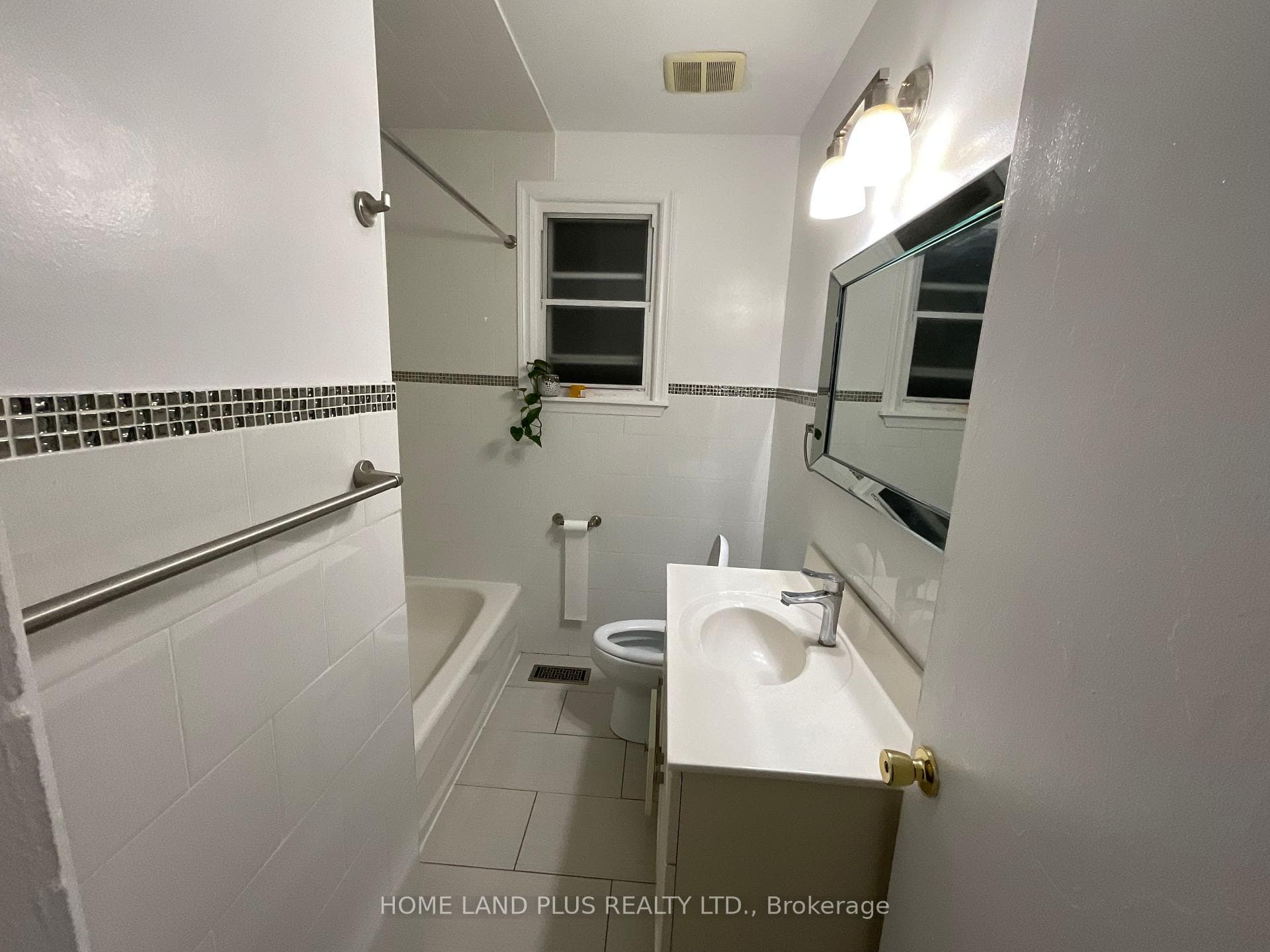 63 Santamonica Boulevard Unit (Main Floor) photo 13
