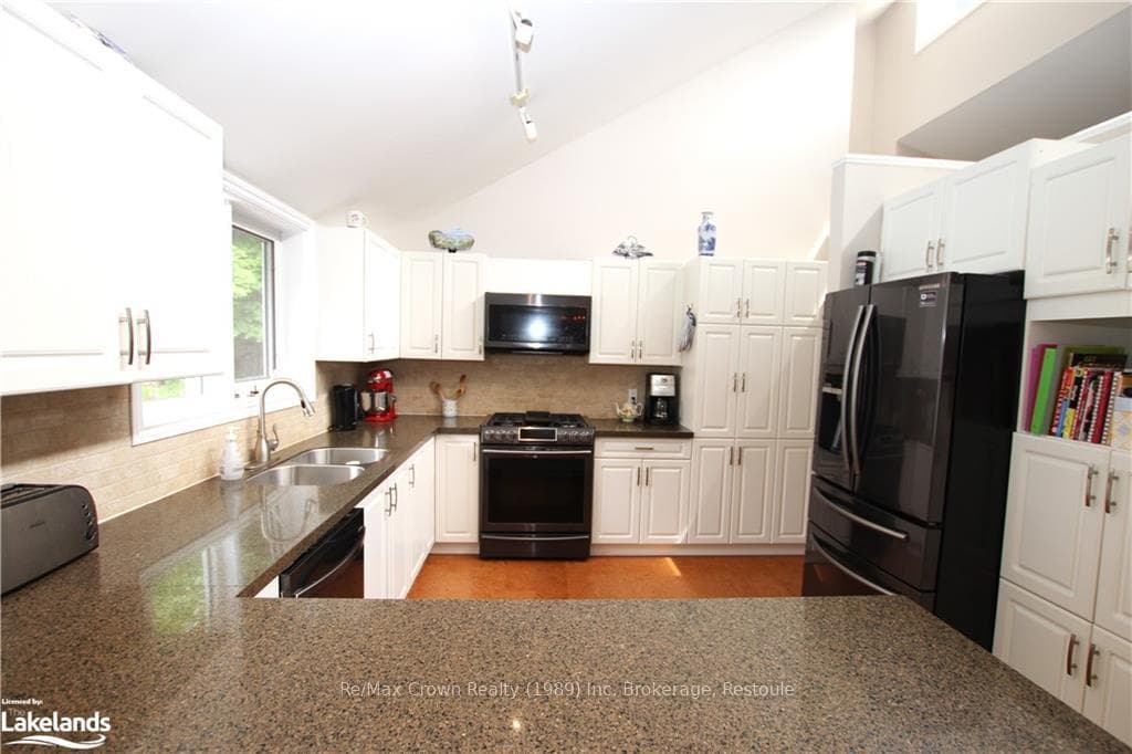 41 HAZELTON Lane photo 17