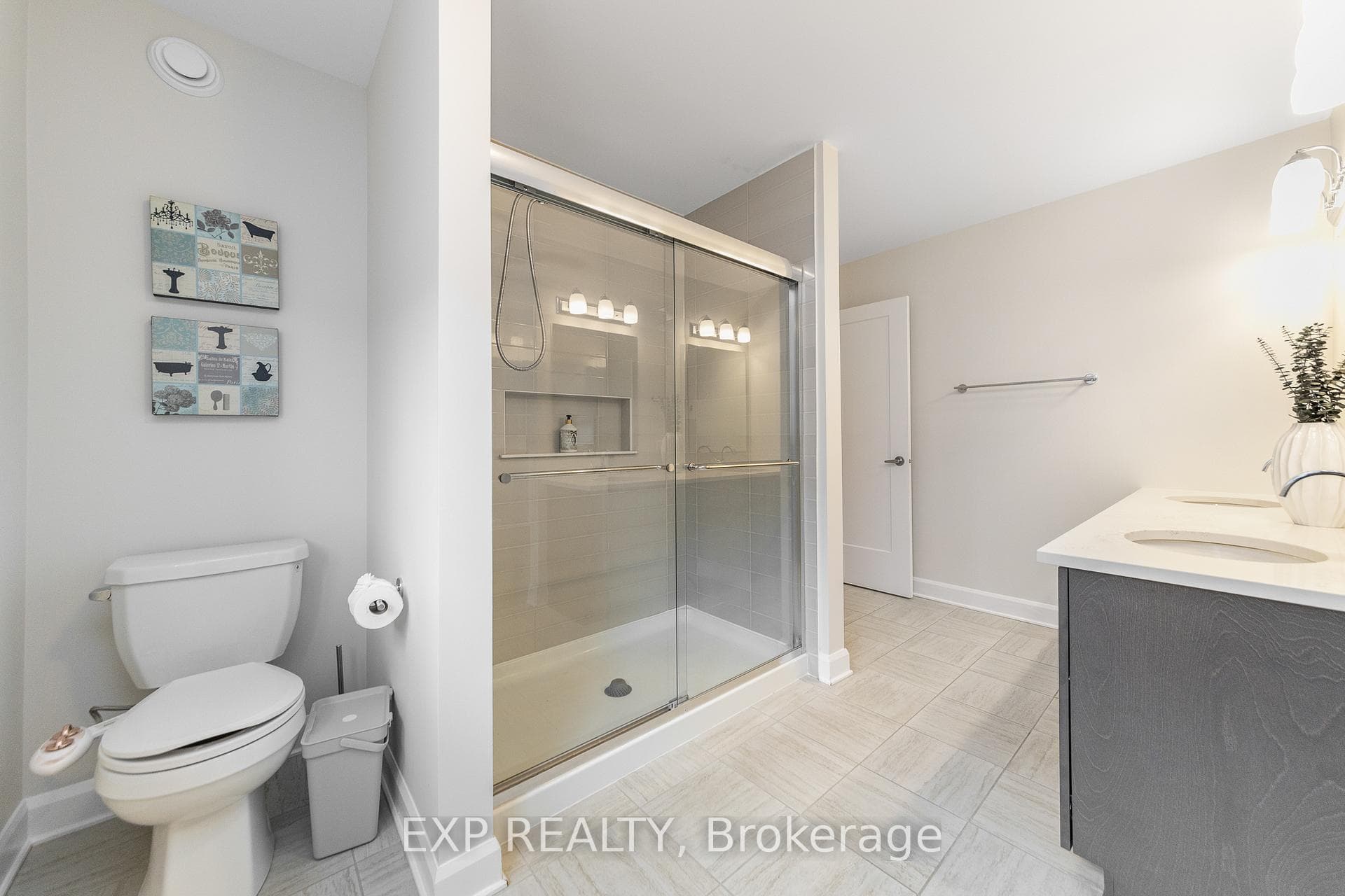 616 Moonflower Crescent photo 32