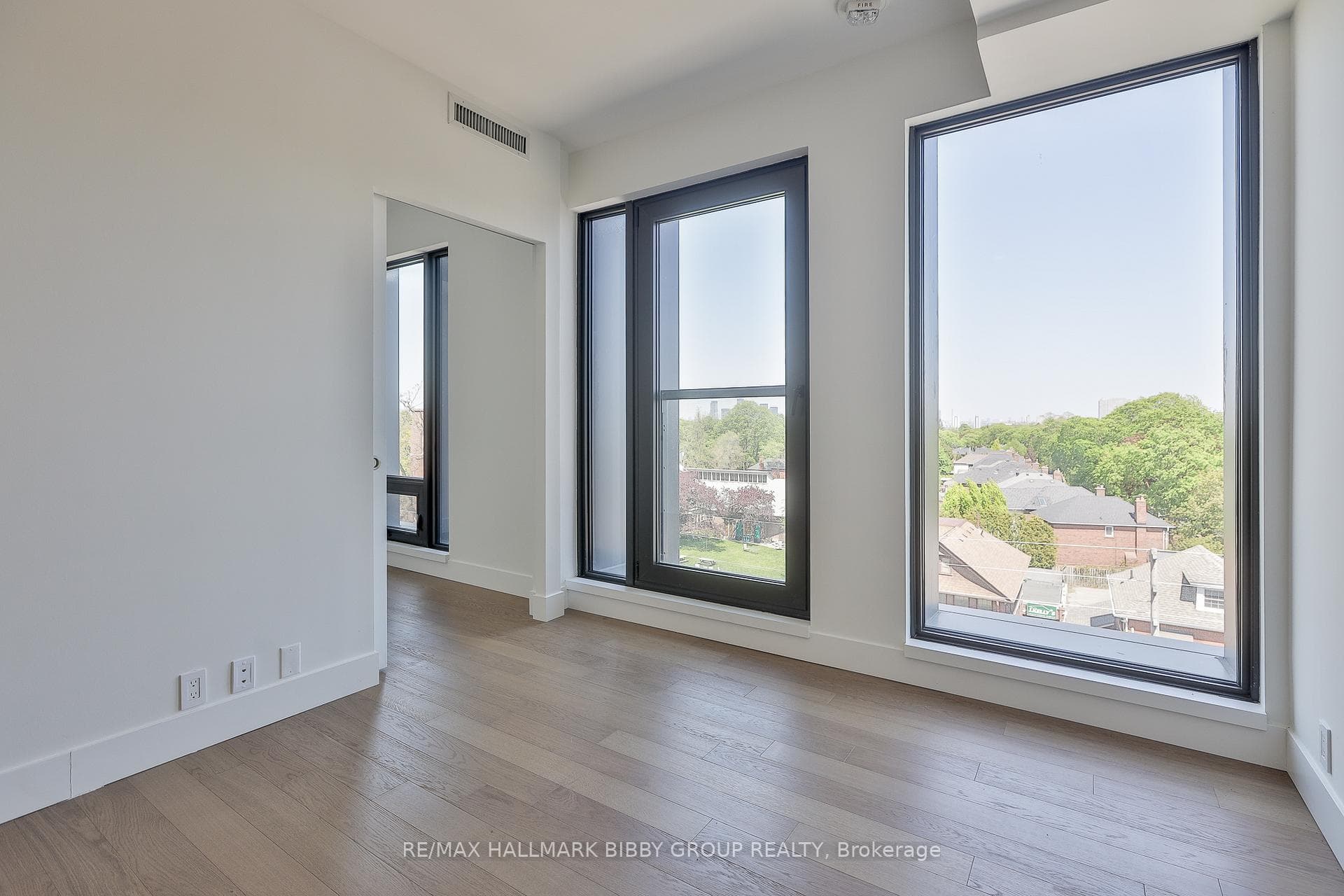 1414 Bayview Avenue Unit 505 photo 4