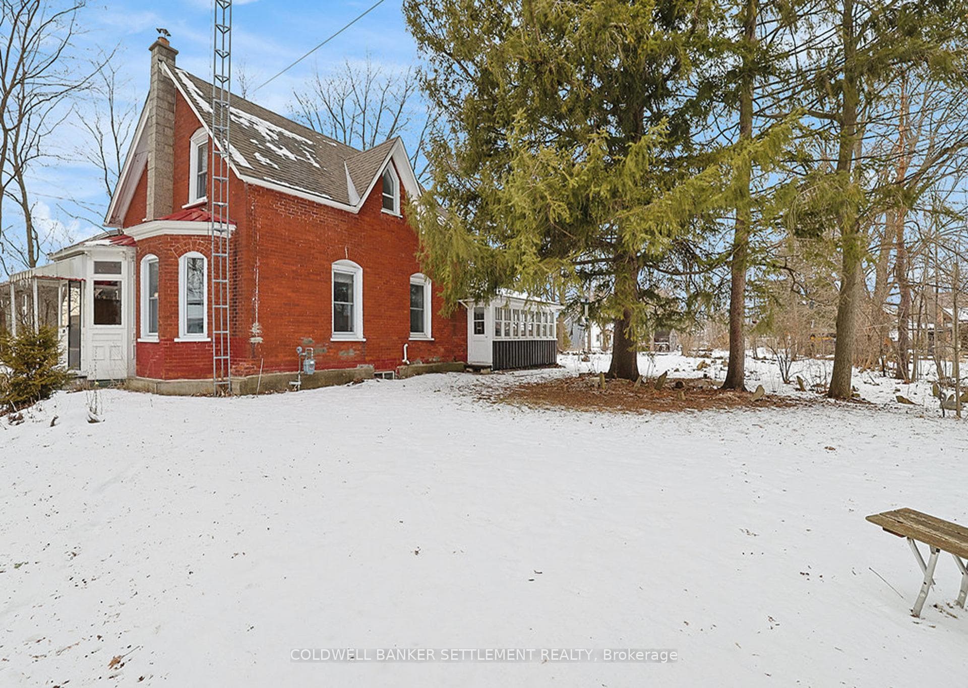 205 LEWIS Street photo 3
