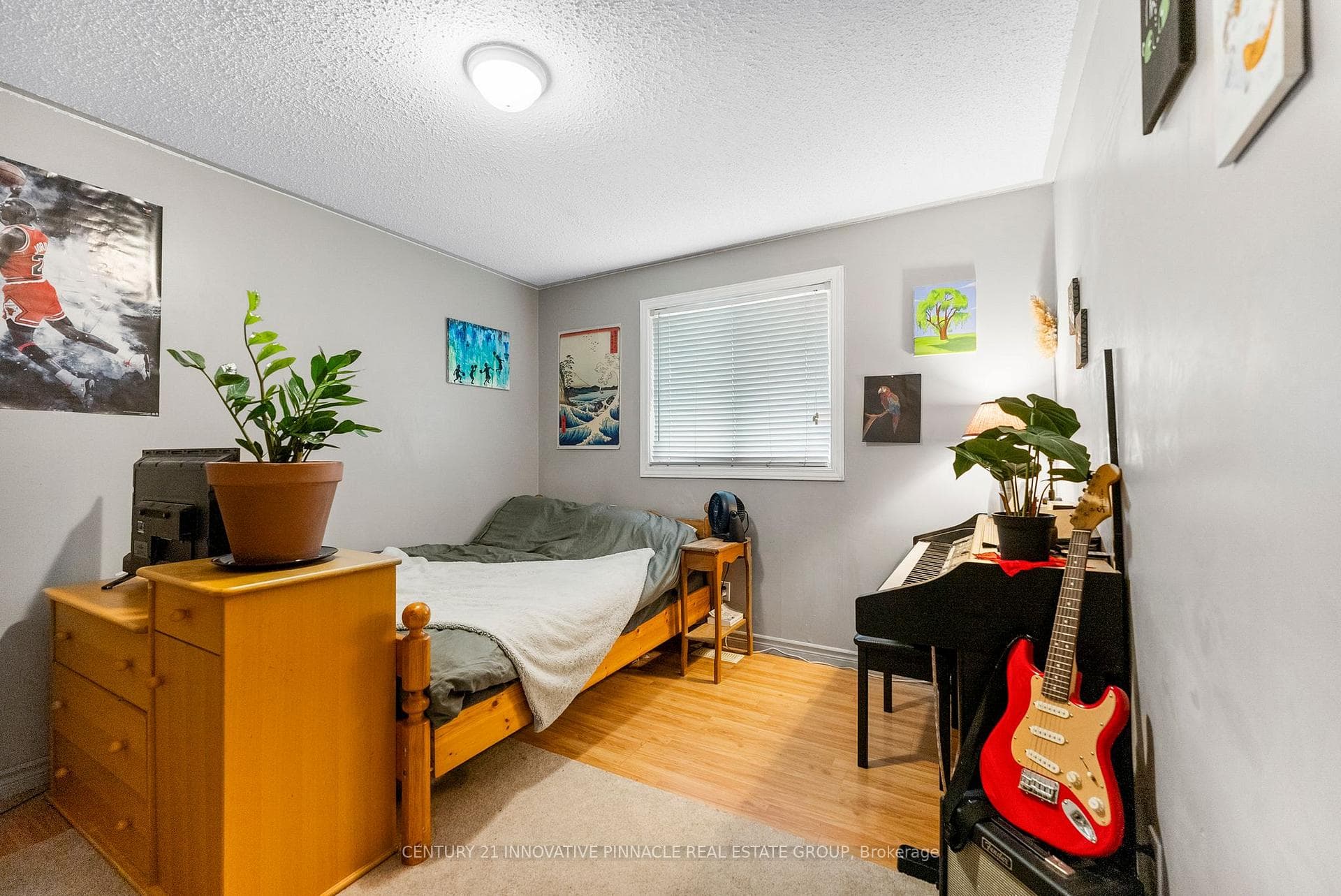 594 Herbert Street photo 31