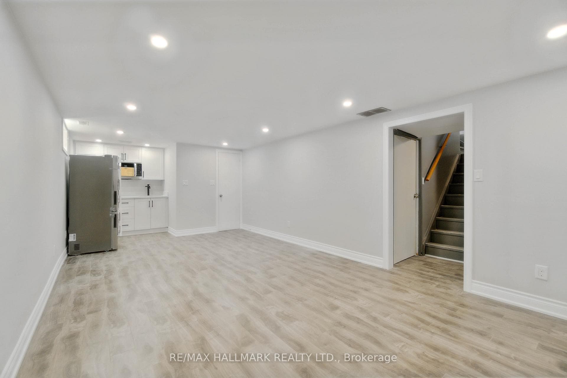 91 Boston (Lower) Crescent photo 3