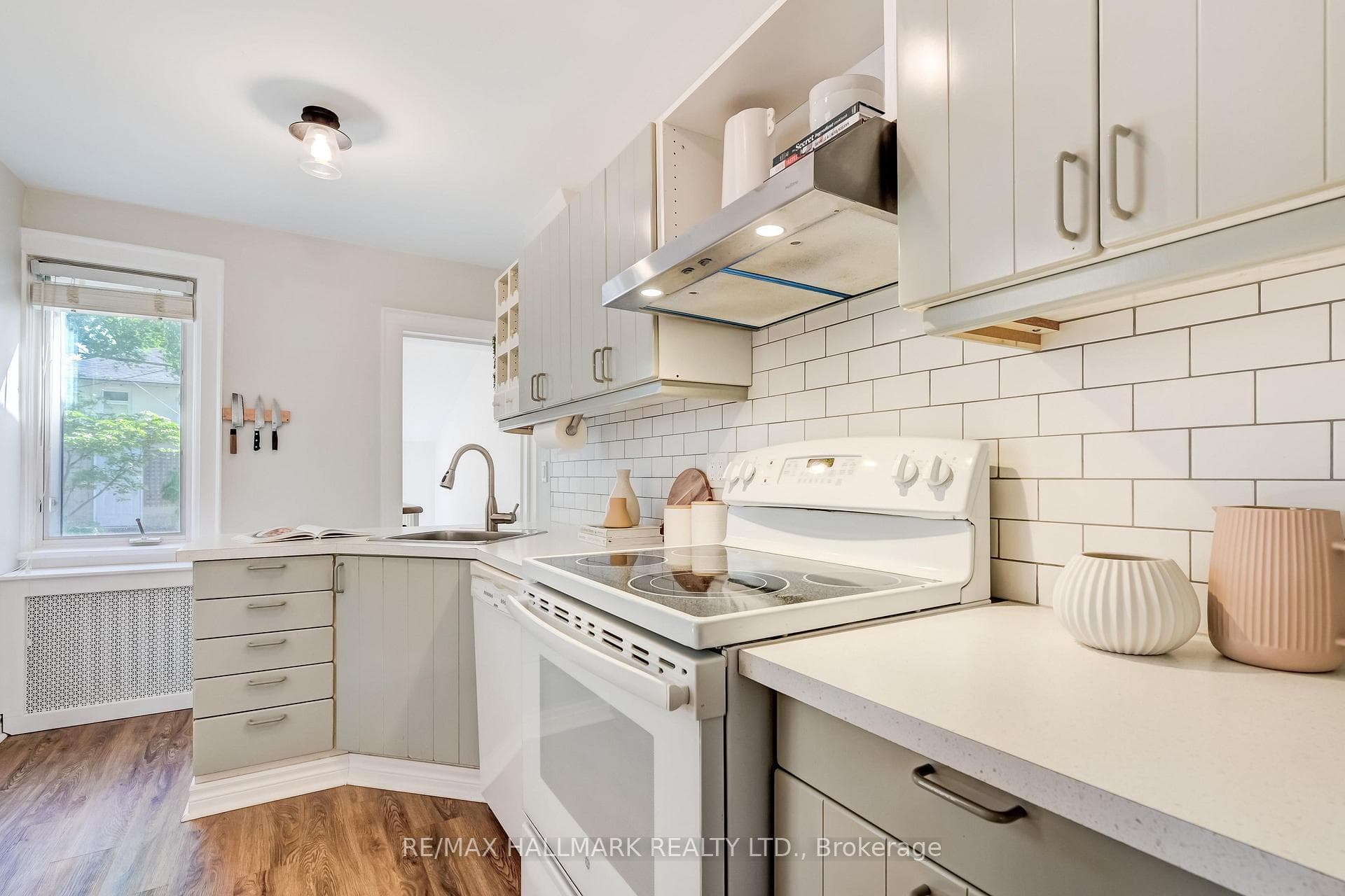 81 Scarboro Beach Boulevard photo 10