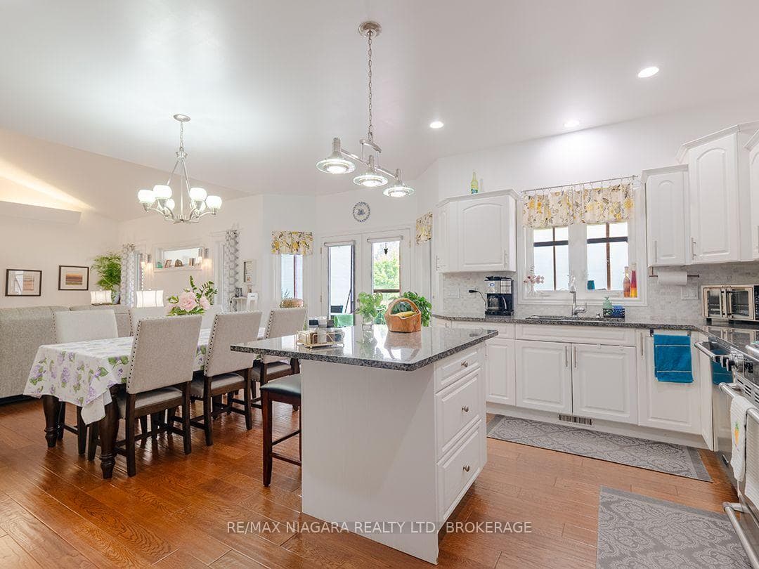 11004 Lakeshore Road photo 21