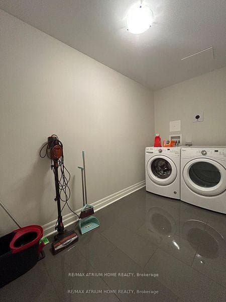 260 Villagewalk Boulevard Unit 304 photo 7
